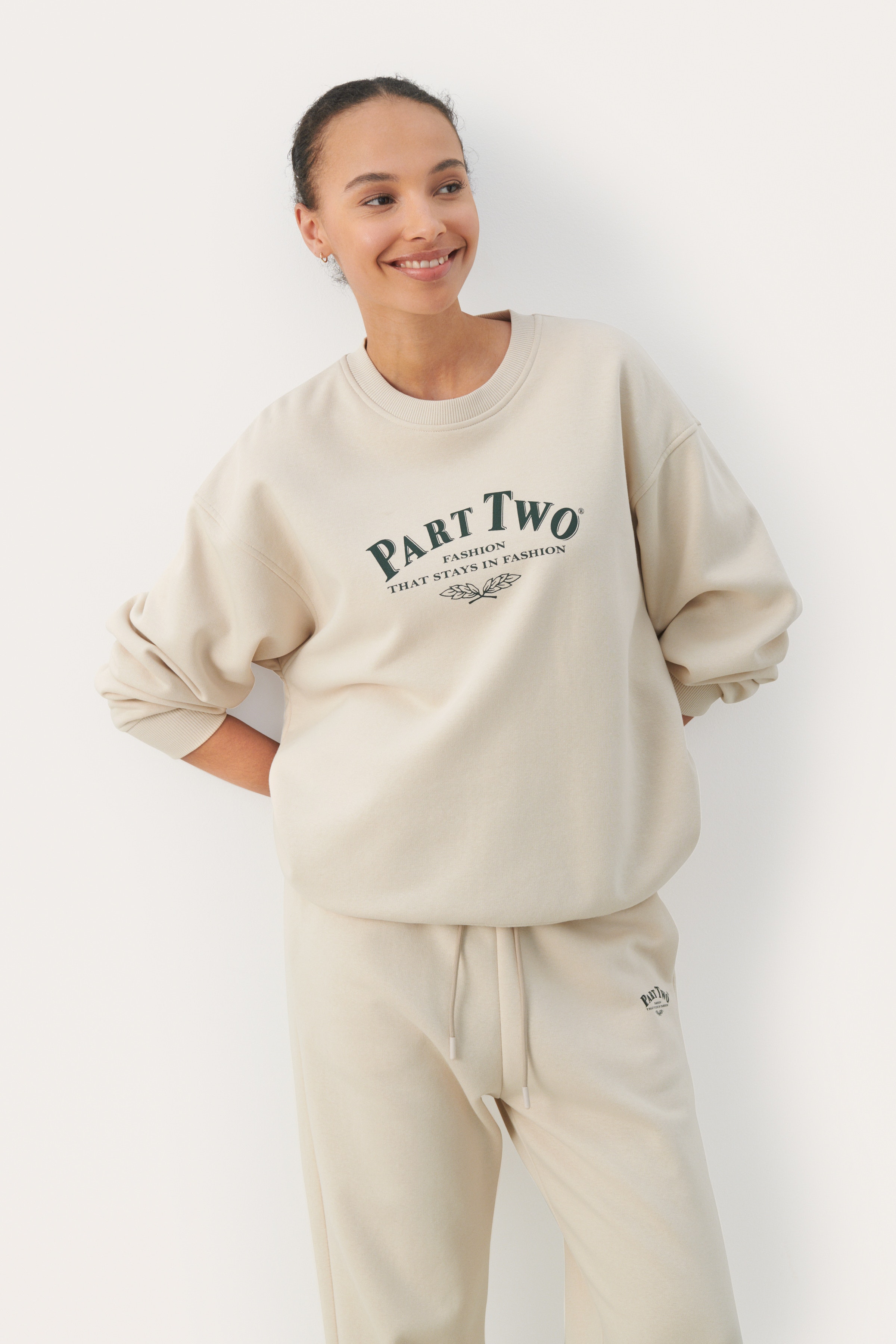 AmiePW Sweatshirt LOOKBOOK FRONT 30309125-130400