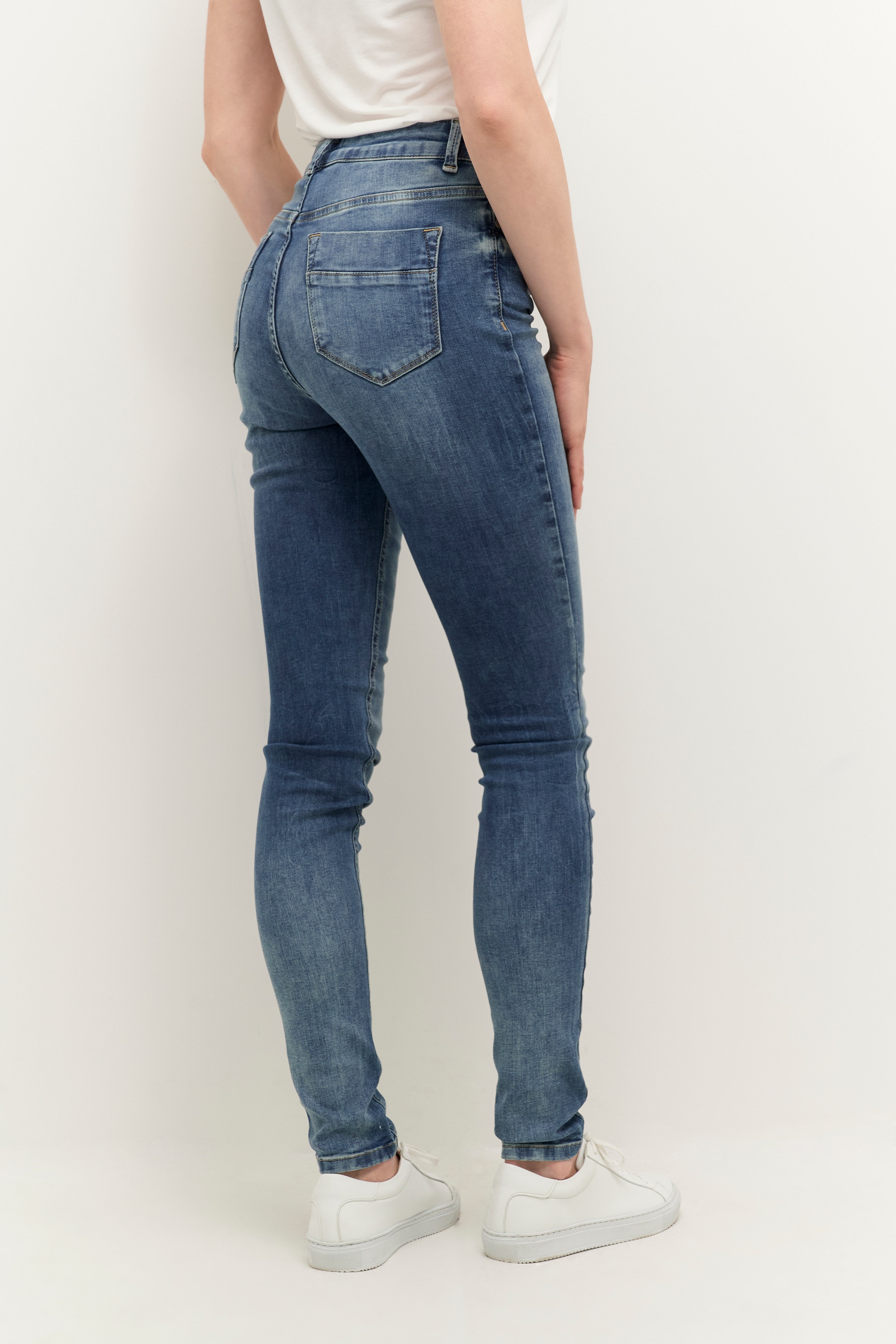 CUcorina Jeans LOOKBOOK BACK 50108462-500028