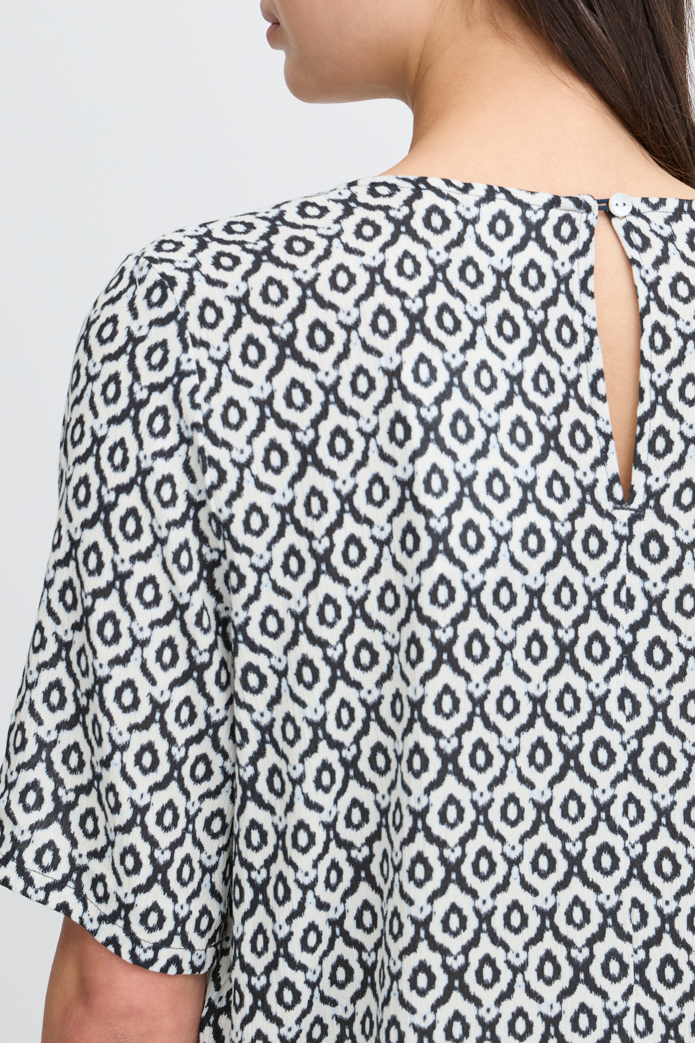 Kortermet bluse LOOKBOOK DETAIL 20122972-204483