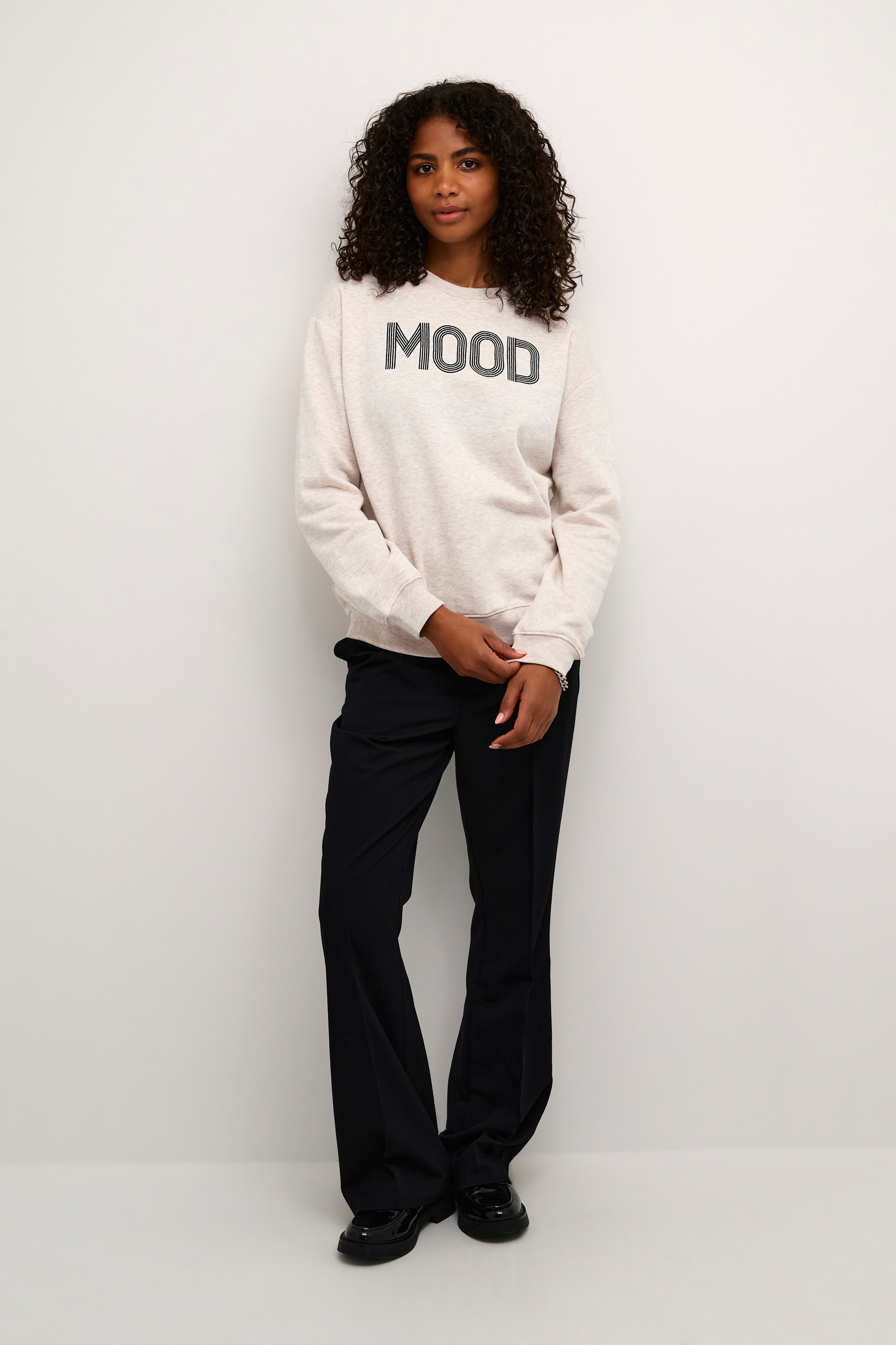 KAmolly Sweatshirt LOOKBOOK FRONT 10509087-1513051