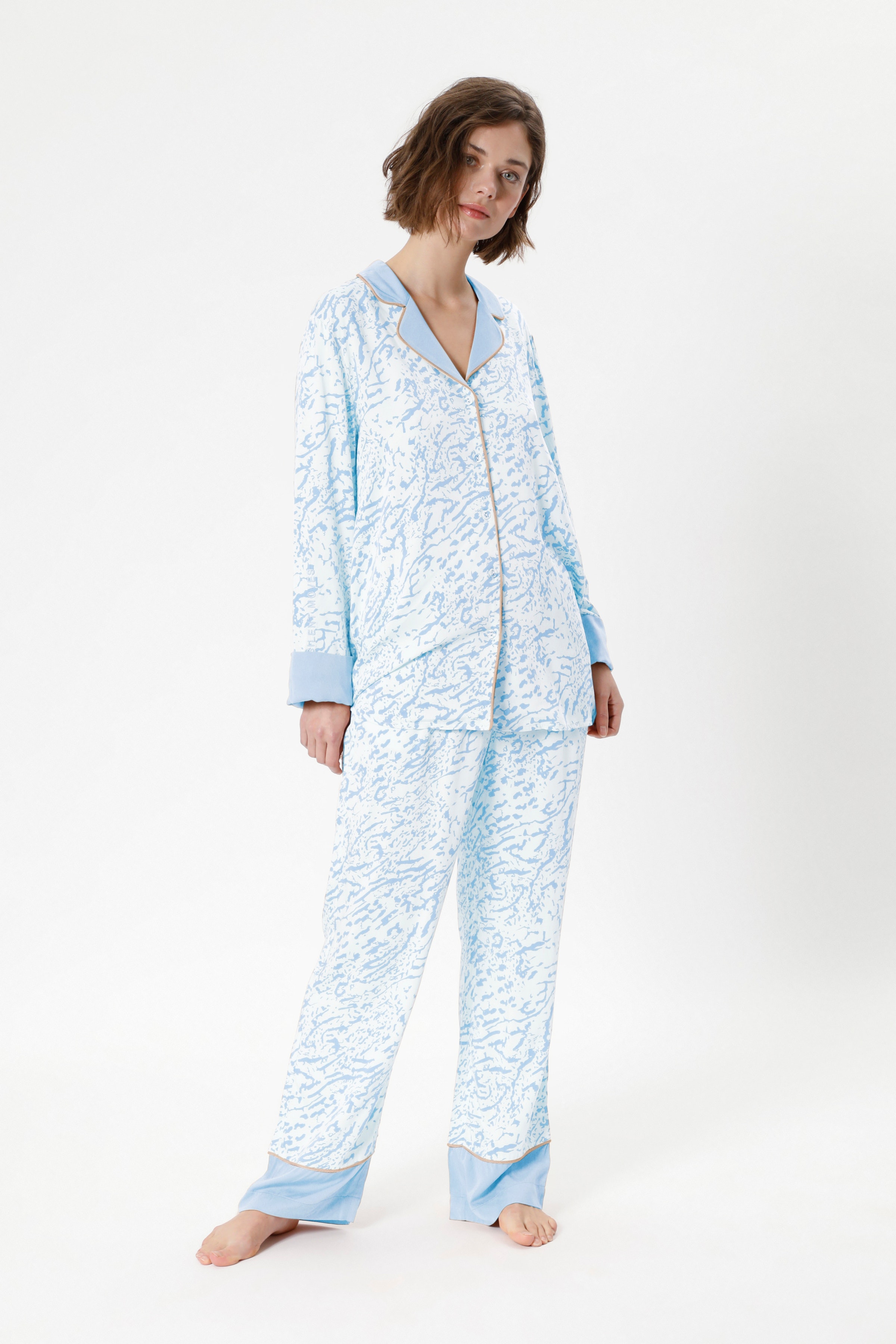 Nightwear LOOKBOOK FRONT 10103728-102298