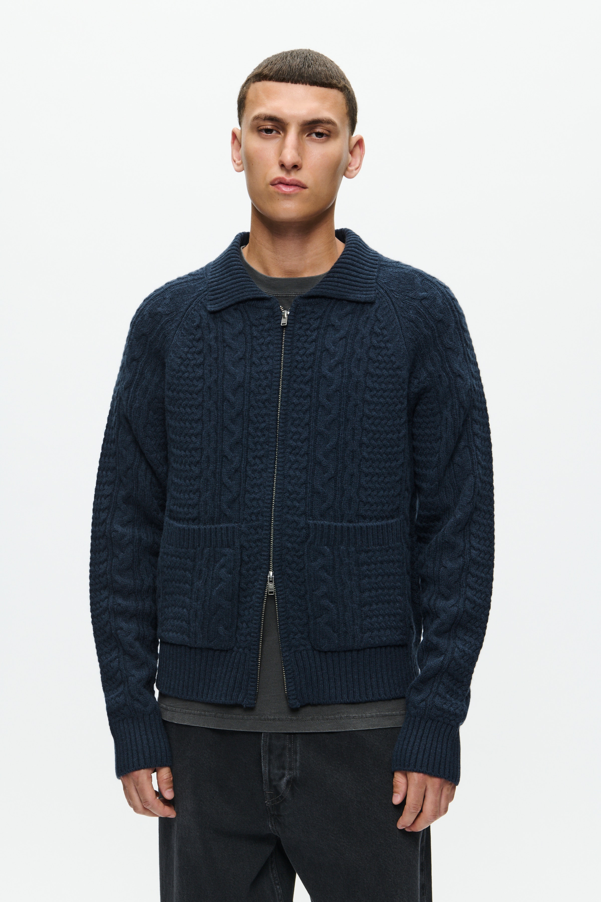 WWHolger Cardigan LOOKBOOK FRONT 30251742-194011