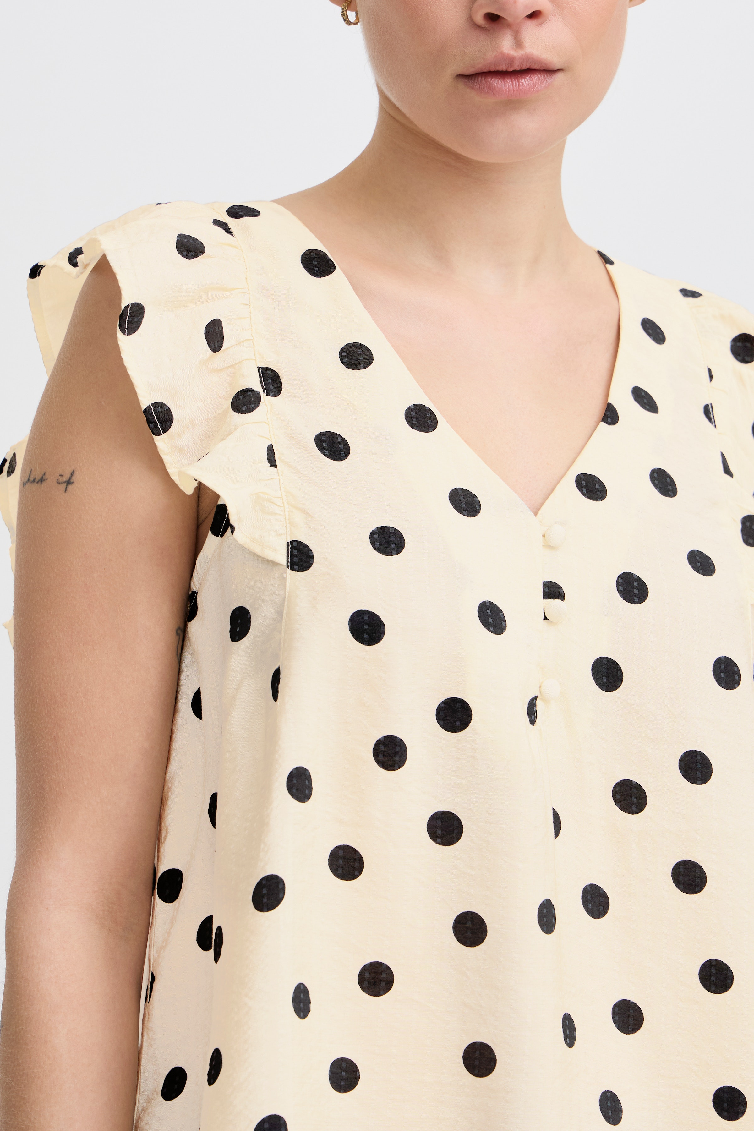 IHTADITA Bluse LOOKBOOK DETAIL 20123351-204637