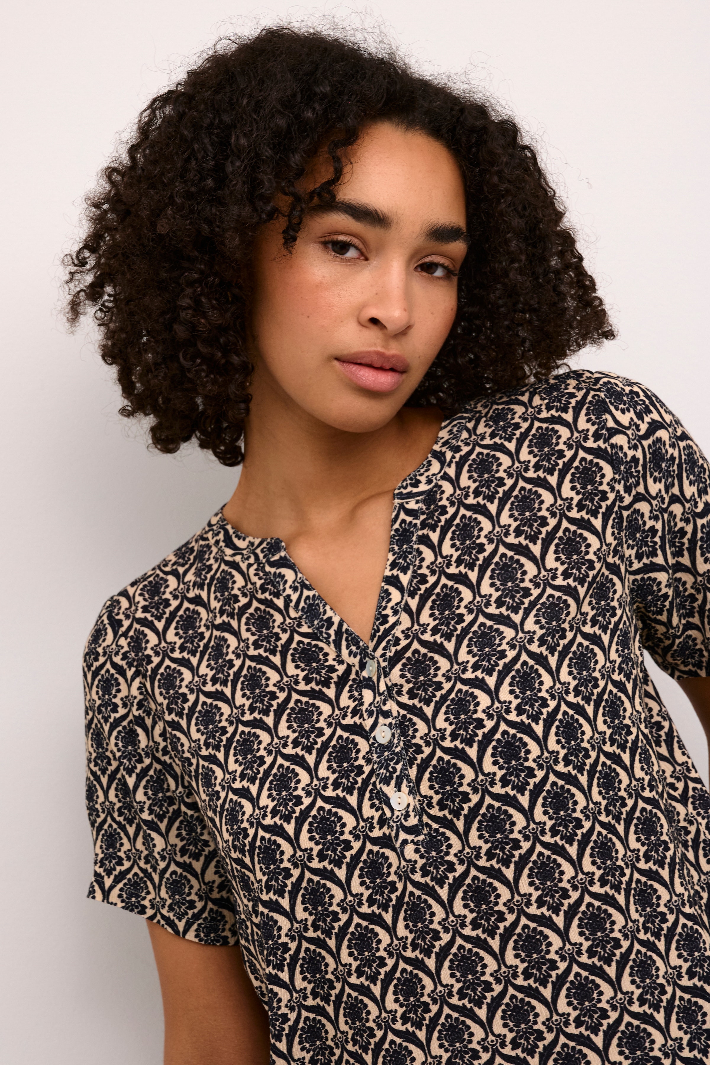Kortermet bluse LOOKBOOK DETAIL 10551375-106953