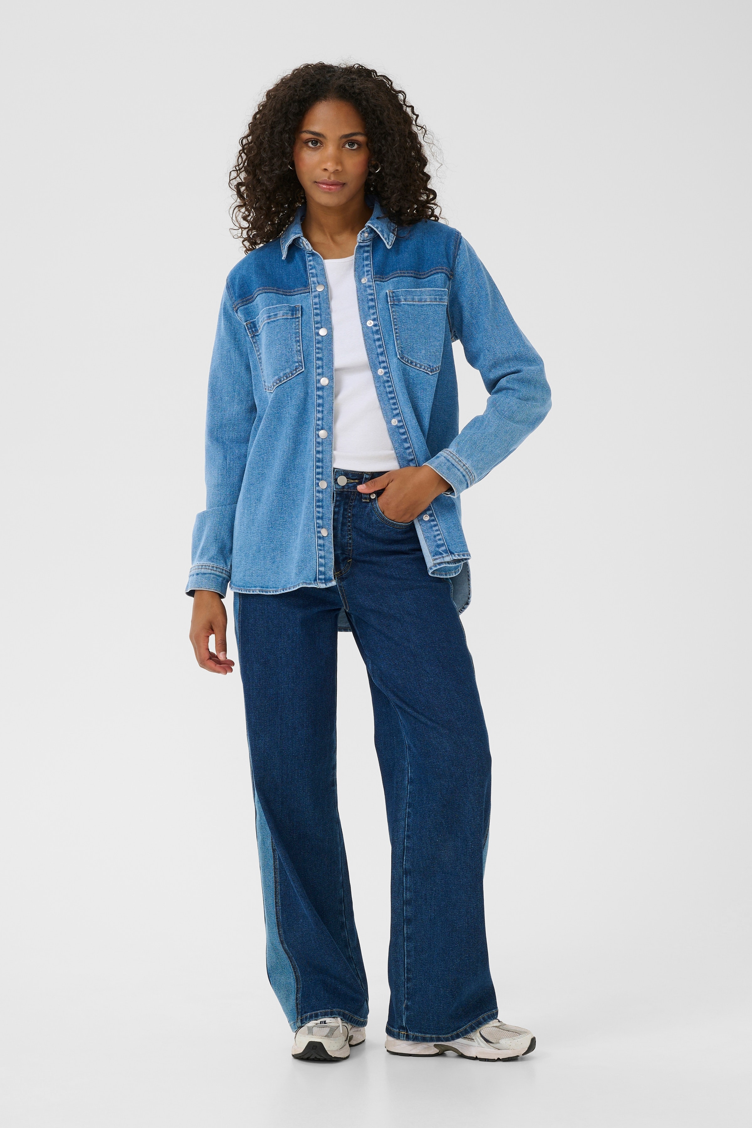 KAsandra Denimskjorte LOOKBOOK FRONT 10552389-102989