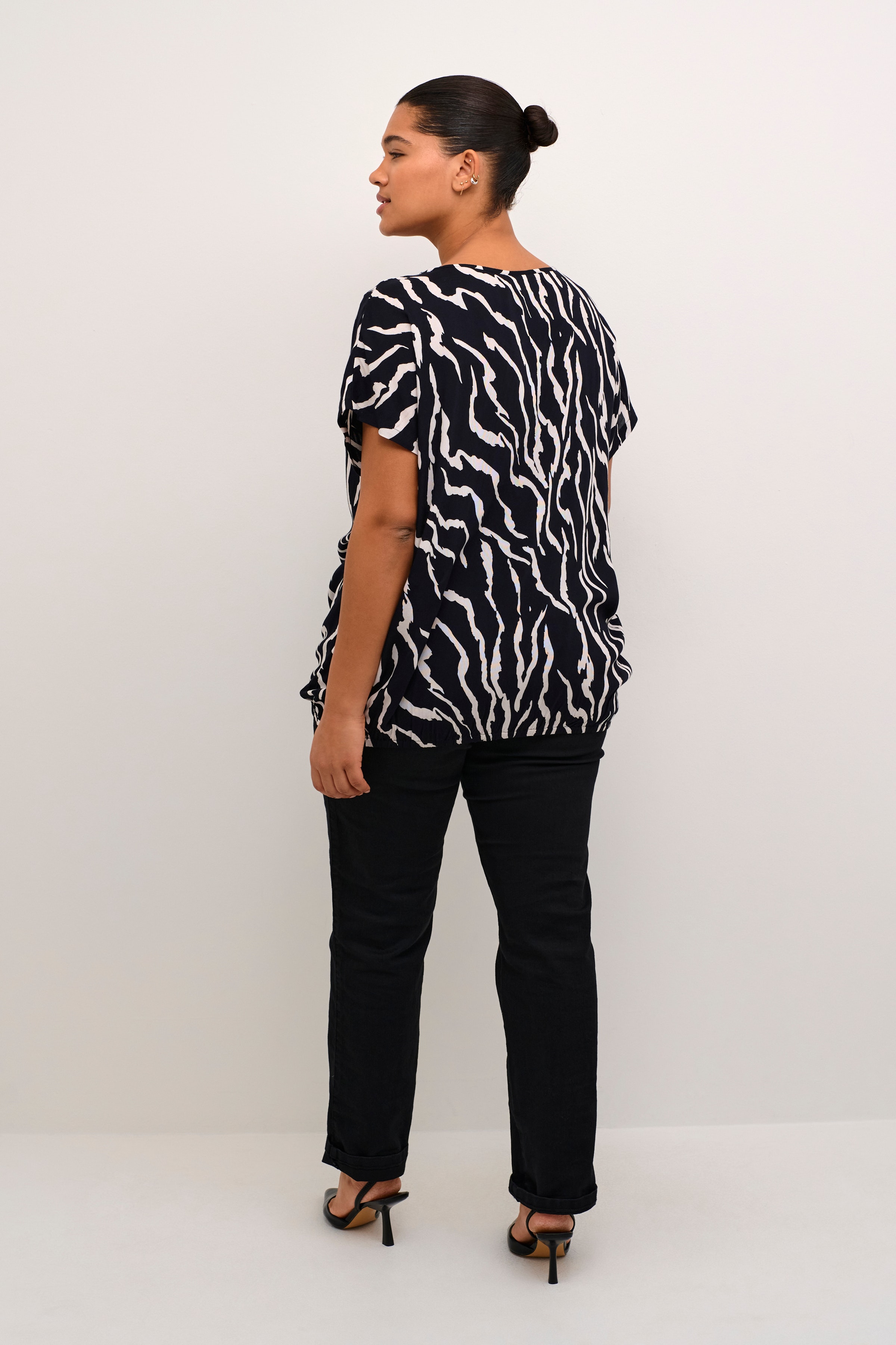 KCsonna Top LOOKBOOK BACK 10581446-103939