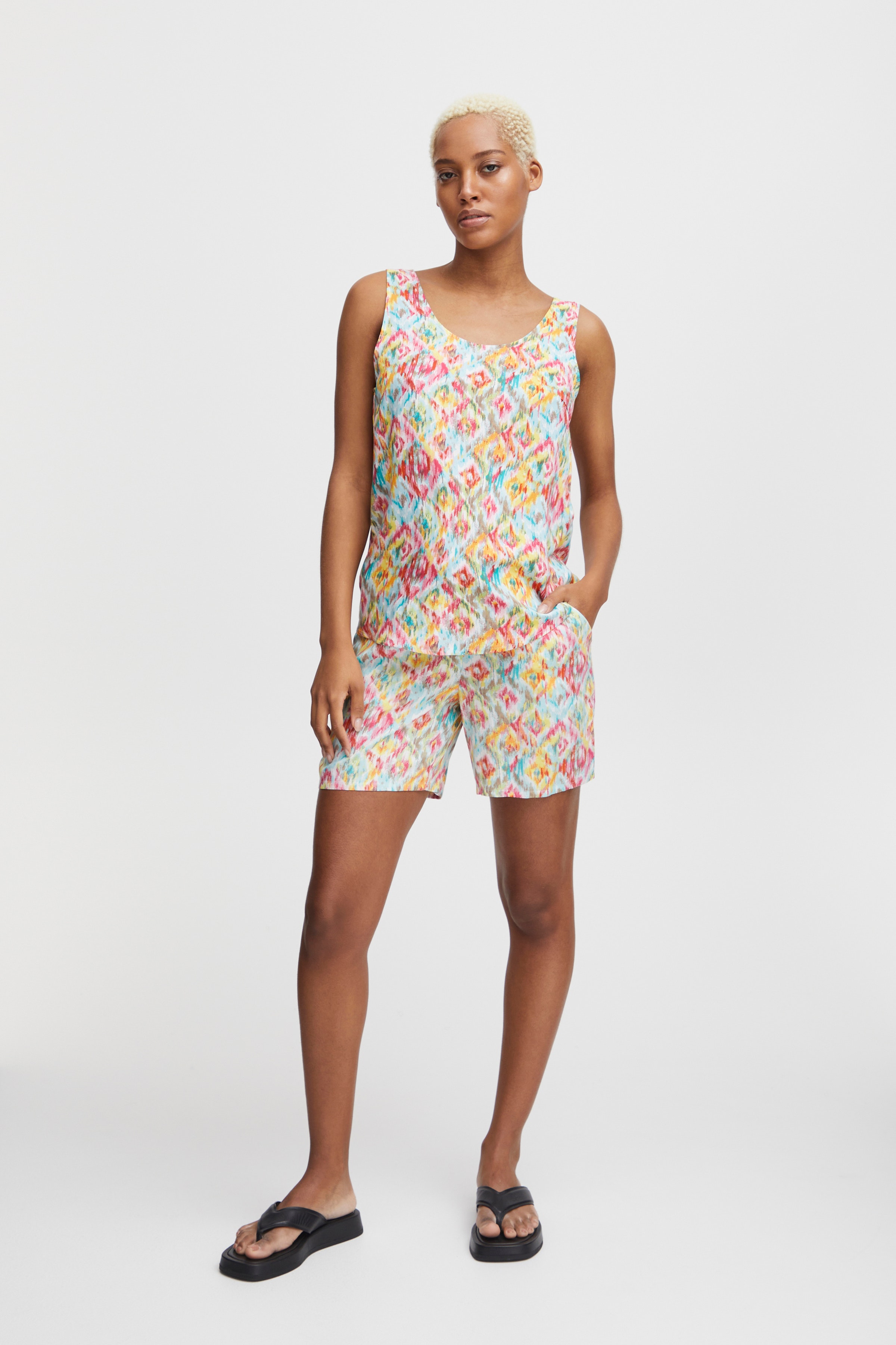 IHVERA Shorts LOOKBOOK FRONT 20118710-201995