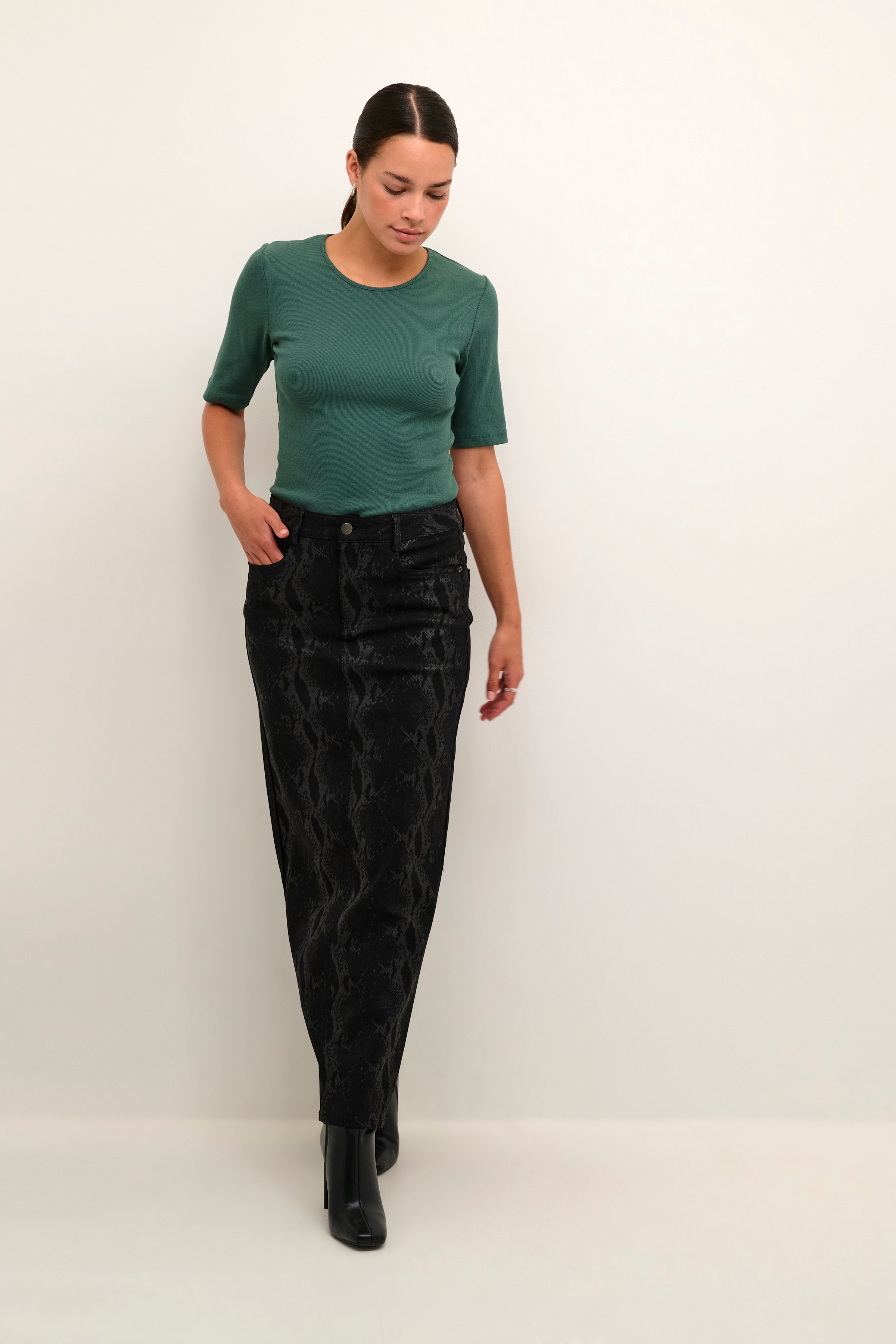 KAester Skjørt LOOKBOOK FRONT 10509173-100121