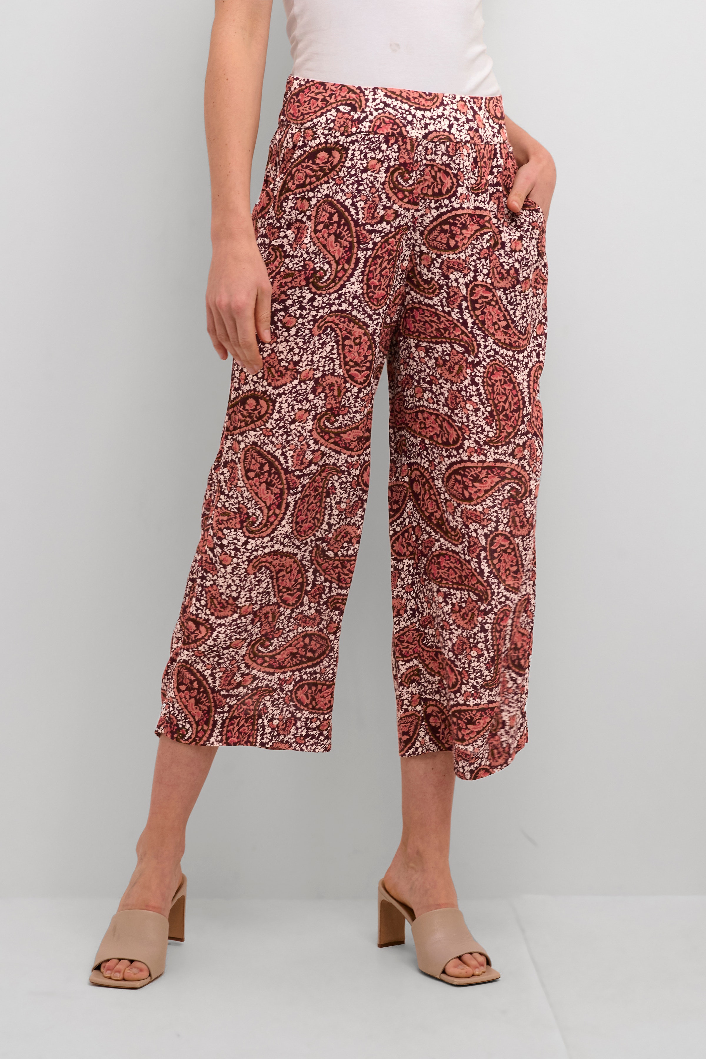 BPulla Trousers LOOKBOOK FRONT 10590456-104506B