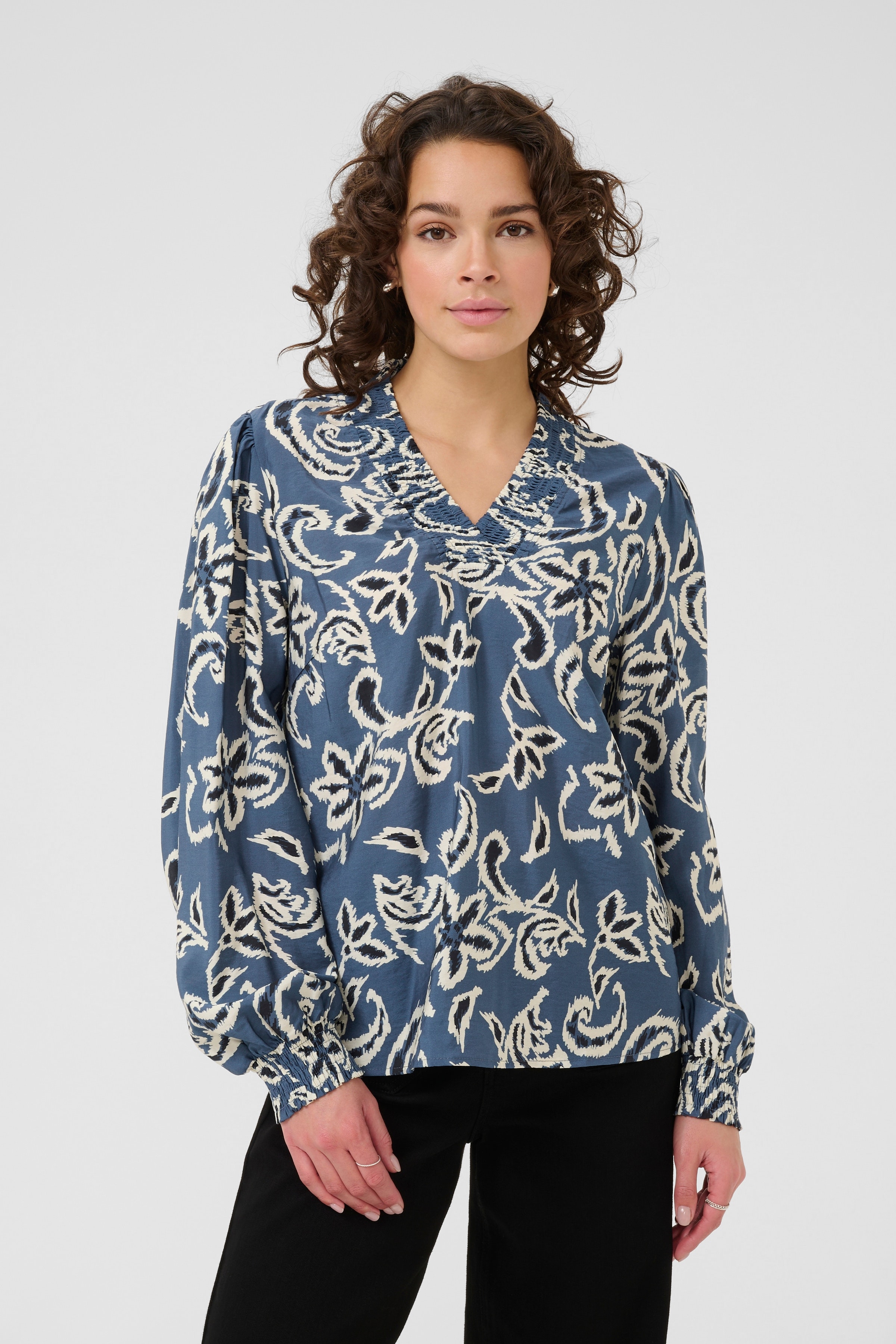 KAdahlia Bluse LOOKBOOK FRONT 10510568-108221