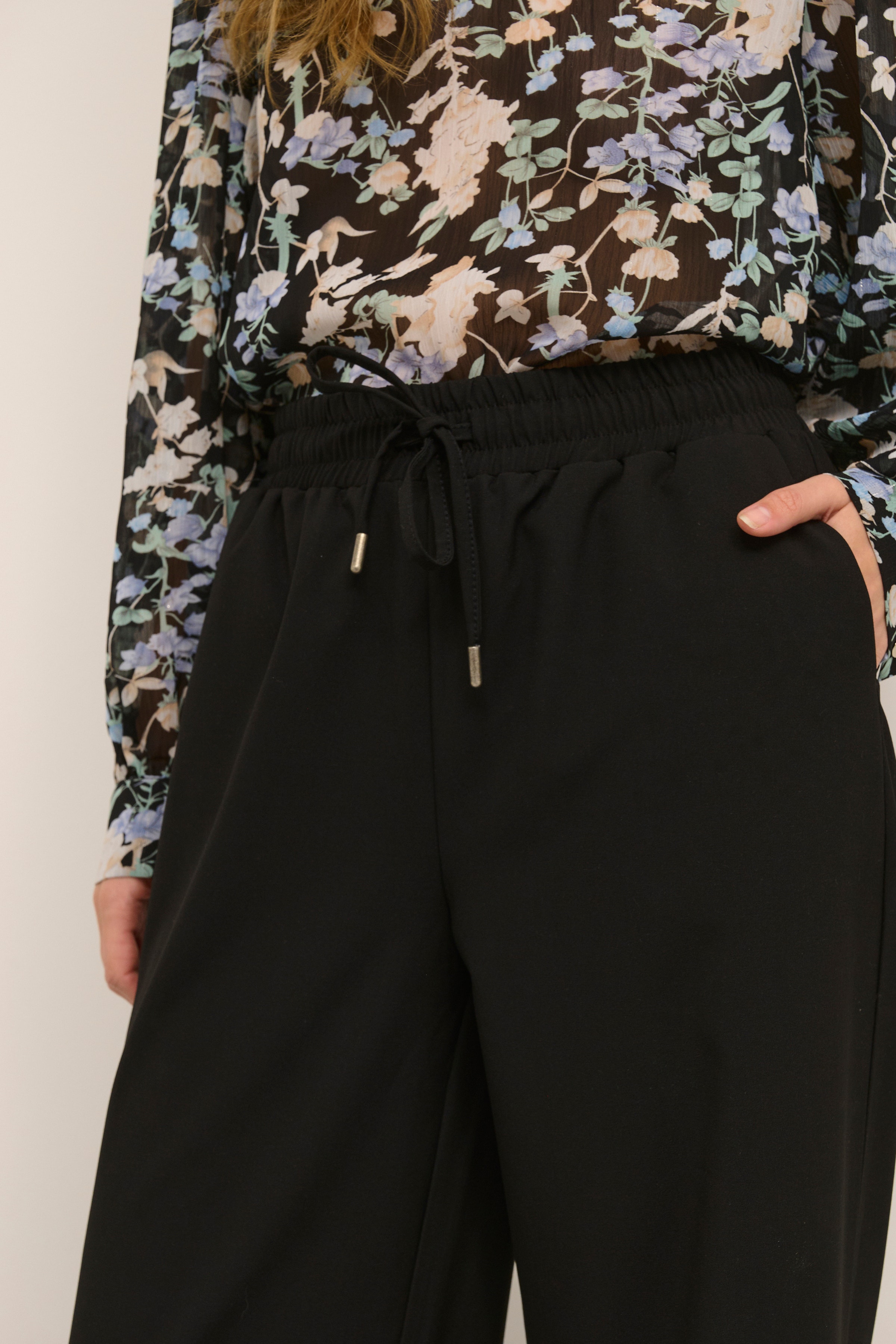KAcolette Bukser LOOKBOOK DETAIL 10552021-100121