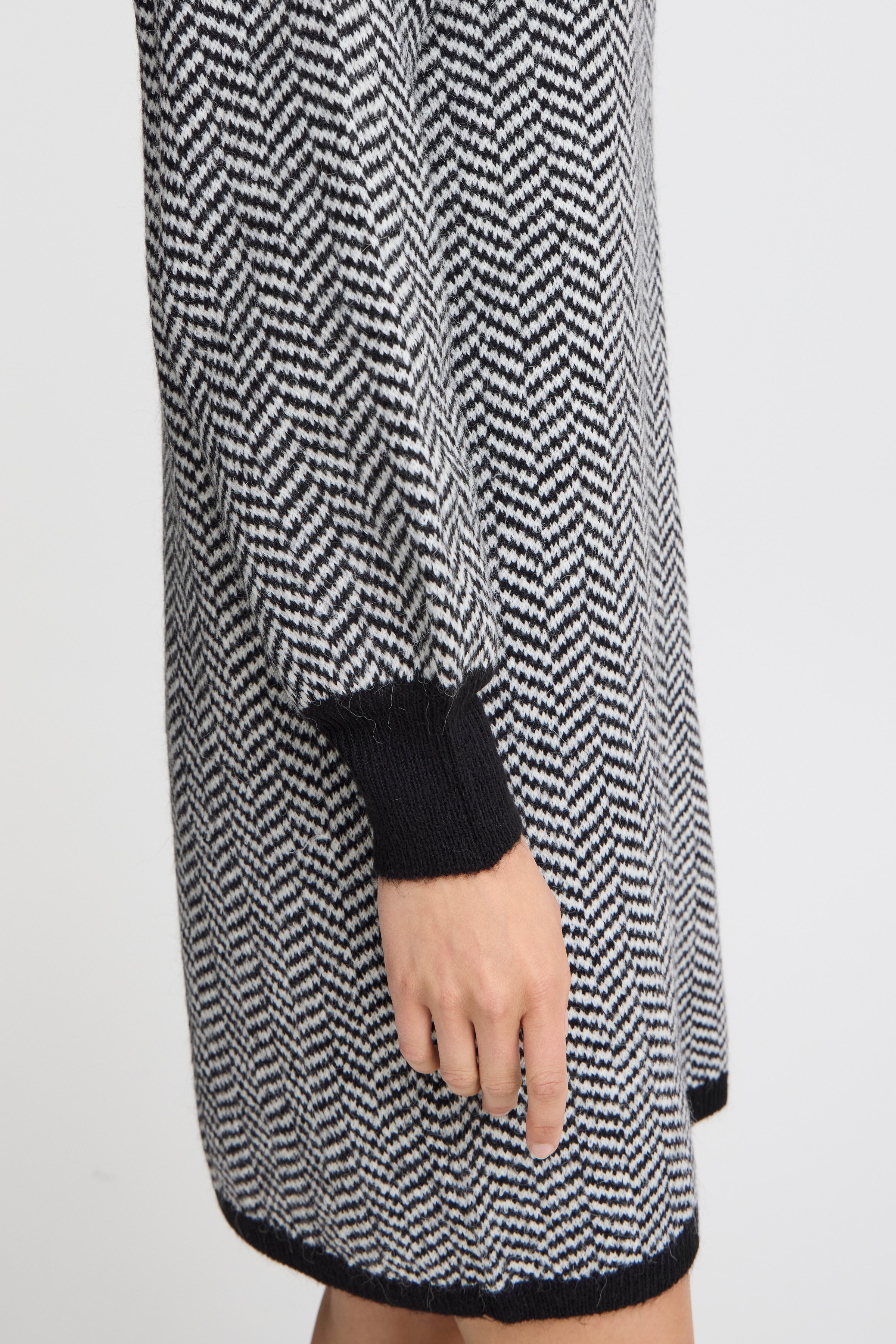IHKAMARA Kjole LOOKBOOK DETAIL 20122001-194008