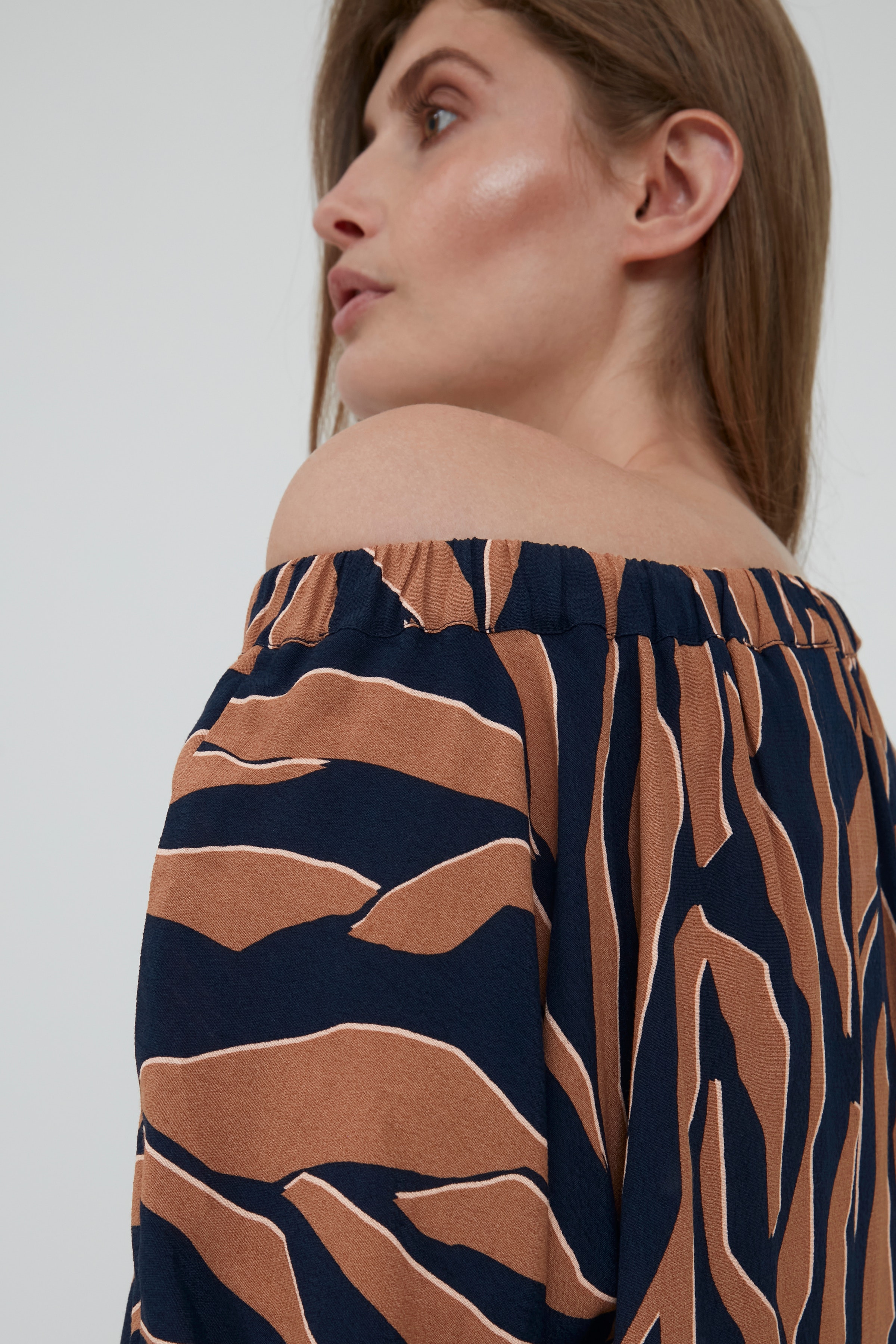 Blouse with short sleeve LOOKBOOK DETAIL 20404148-200879