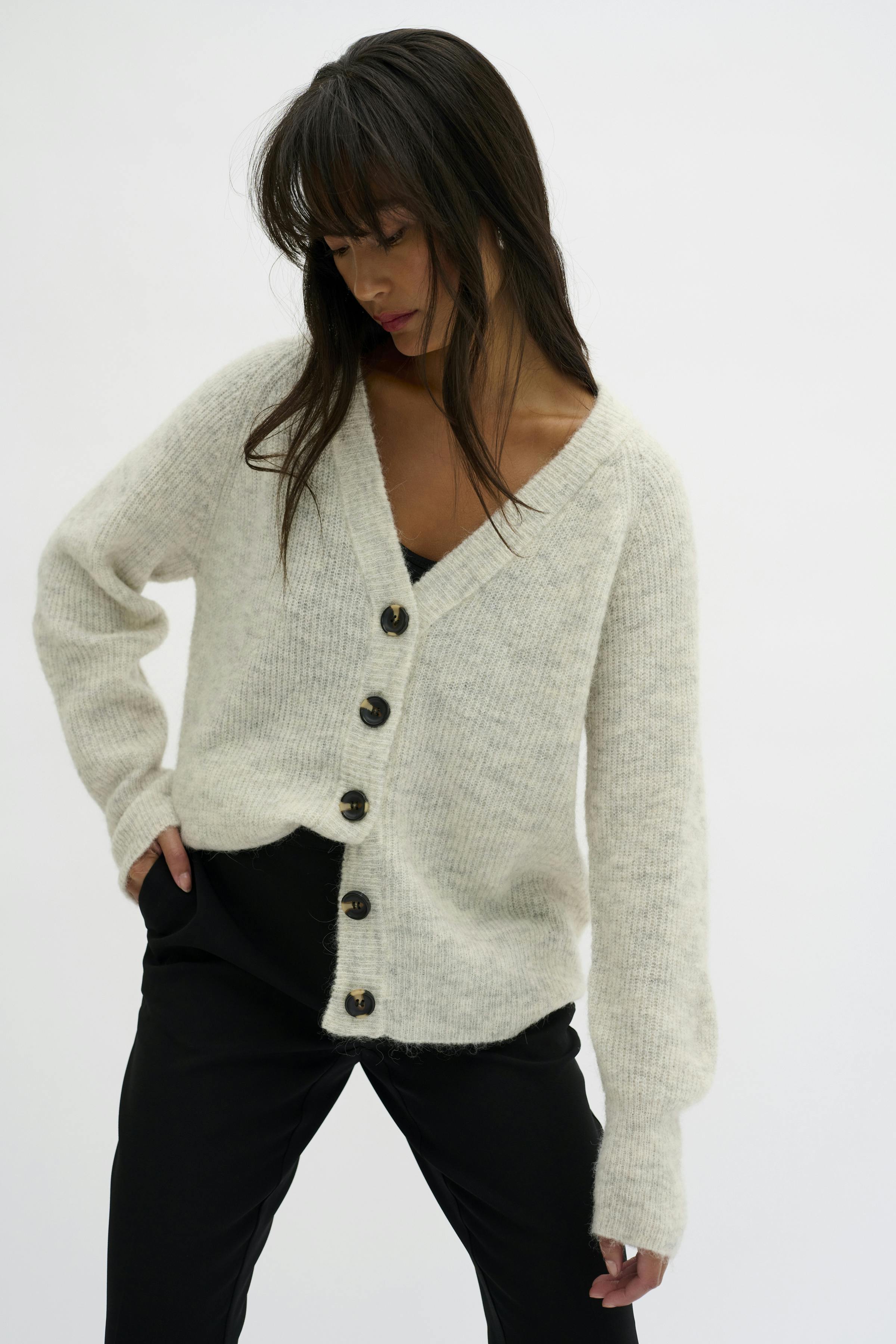 04 THE KNIT CARDIGAN LOOKBOOK FRONT 10703604-100378