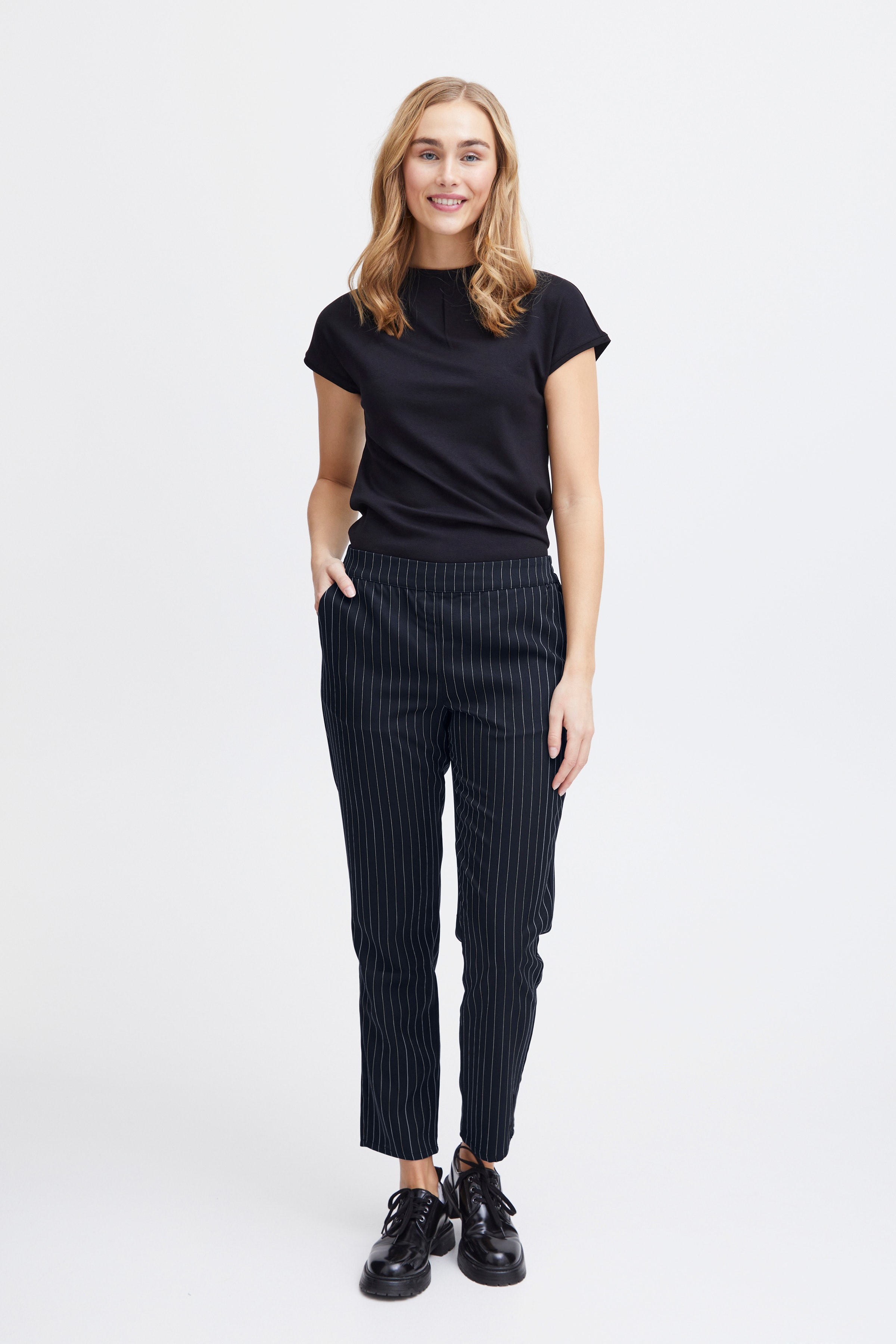 FRPAMILA Trousers LOOKBOOK FRONT 20613802-200119