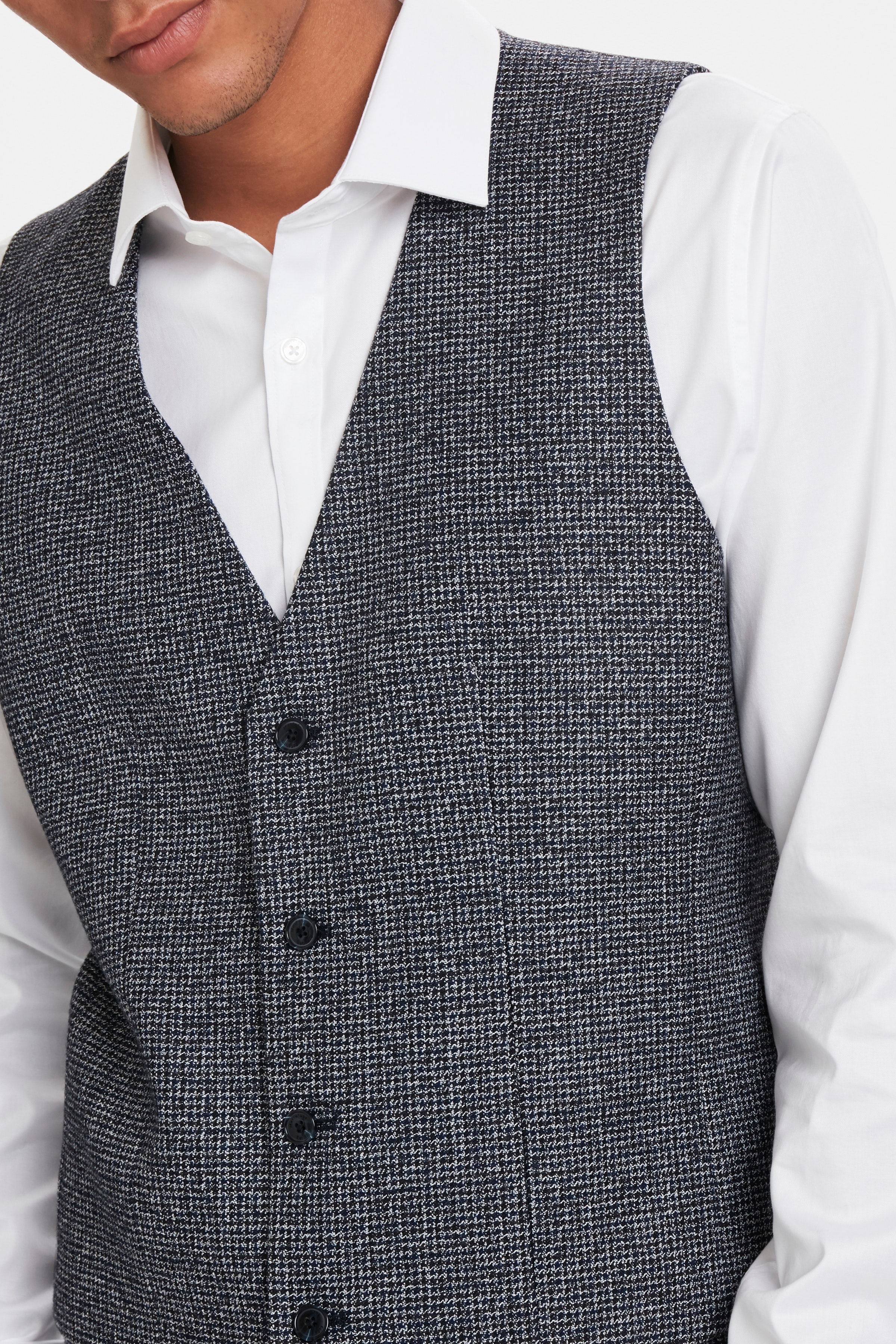 LoganMA Waistcoat LOOKBOOK DETAIL 30203999-20210