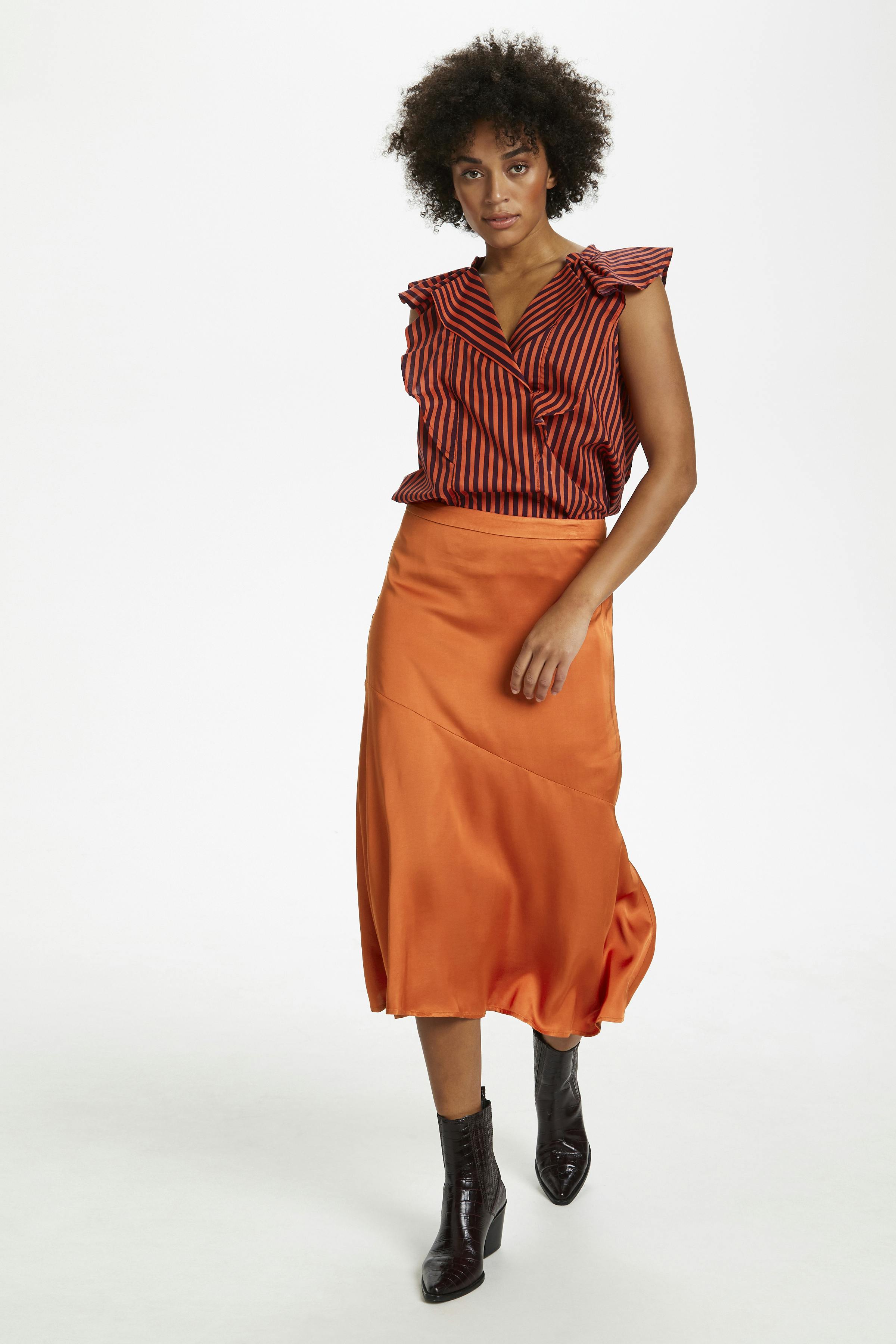 BrennaKB Skirt LOOKBOOK FRONT 10103059-181447