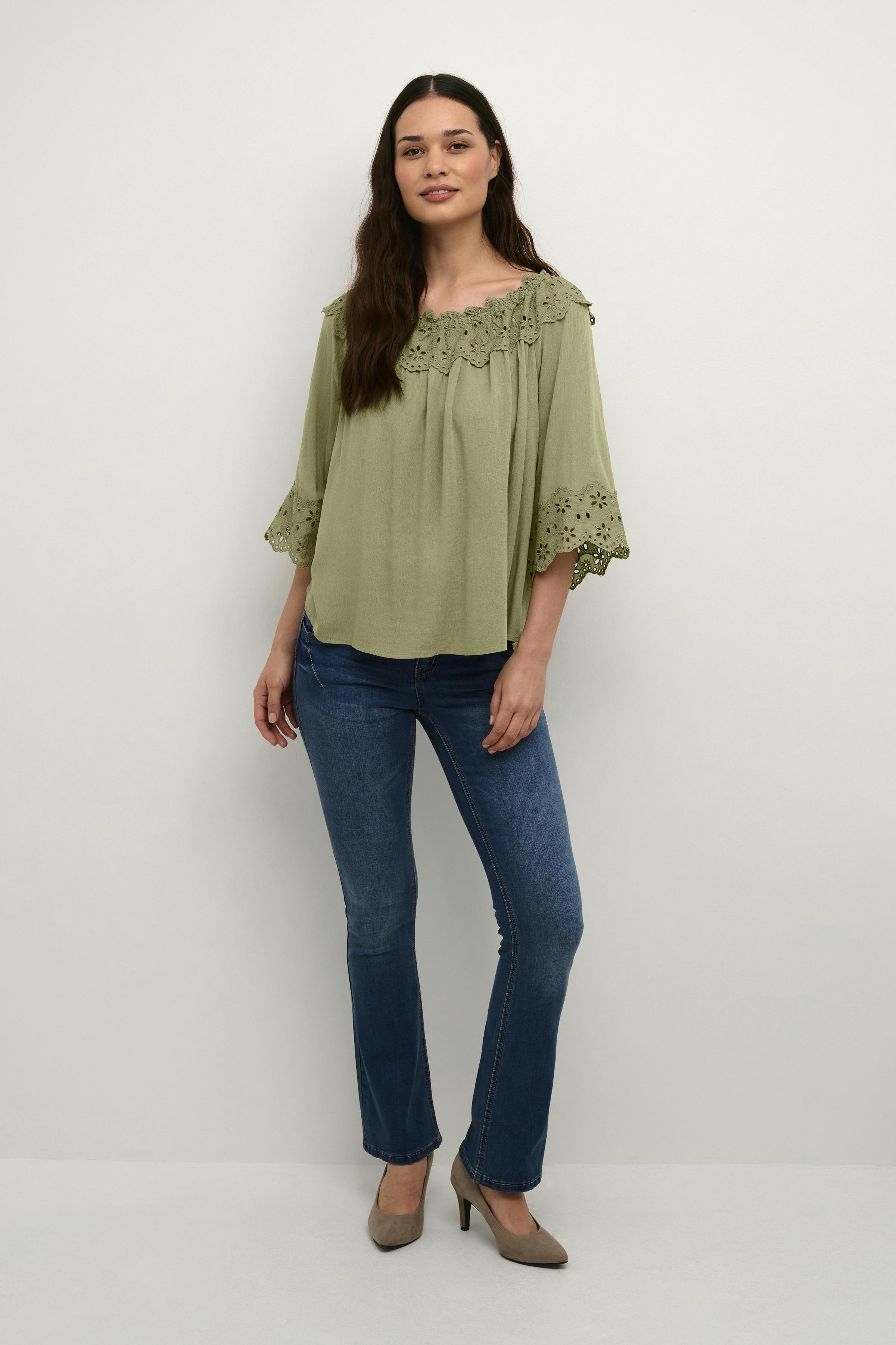 CRBea Blouse LOOKBOOK FRONT 10609788-170115