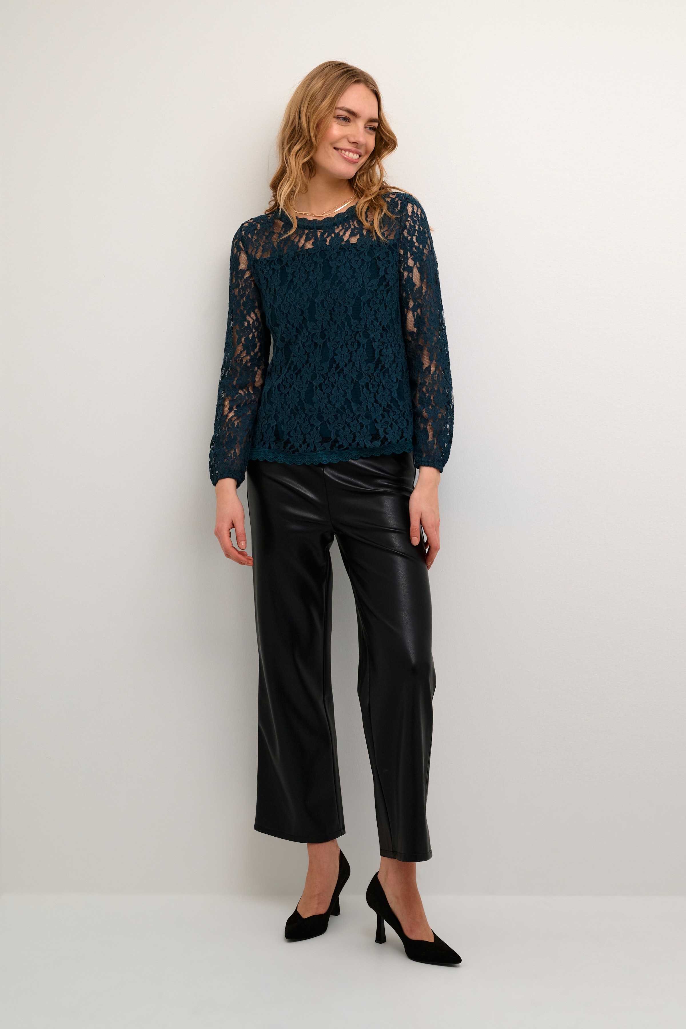 CRKit Blus LOOKBOOK FRONT 10611701-104797