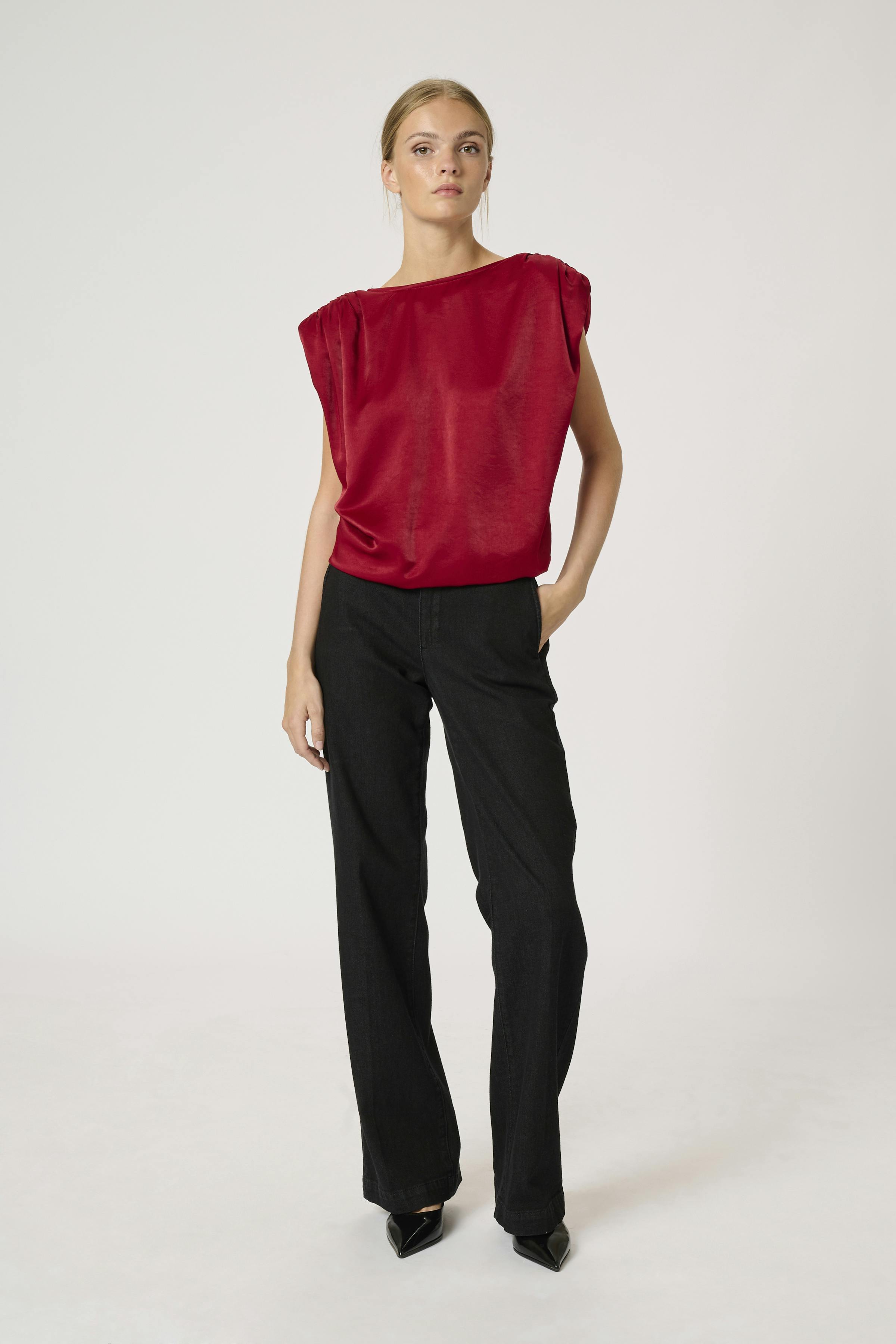 30 Trousers LOOKBOOK FRONT 10703958-100069