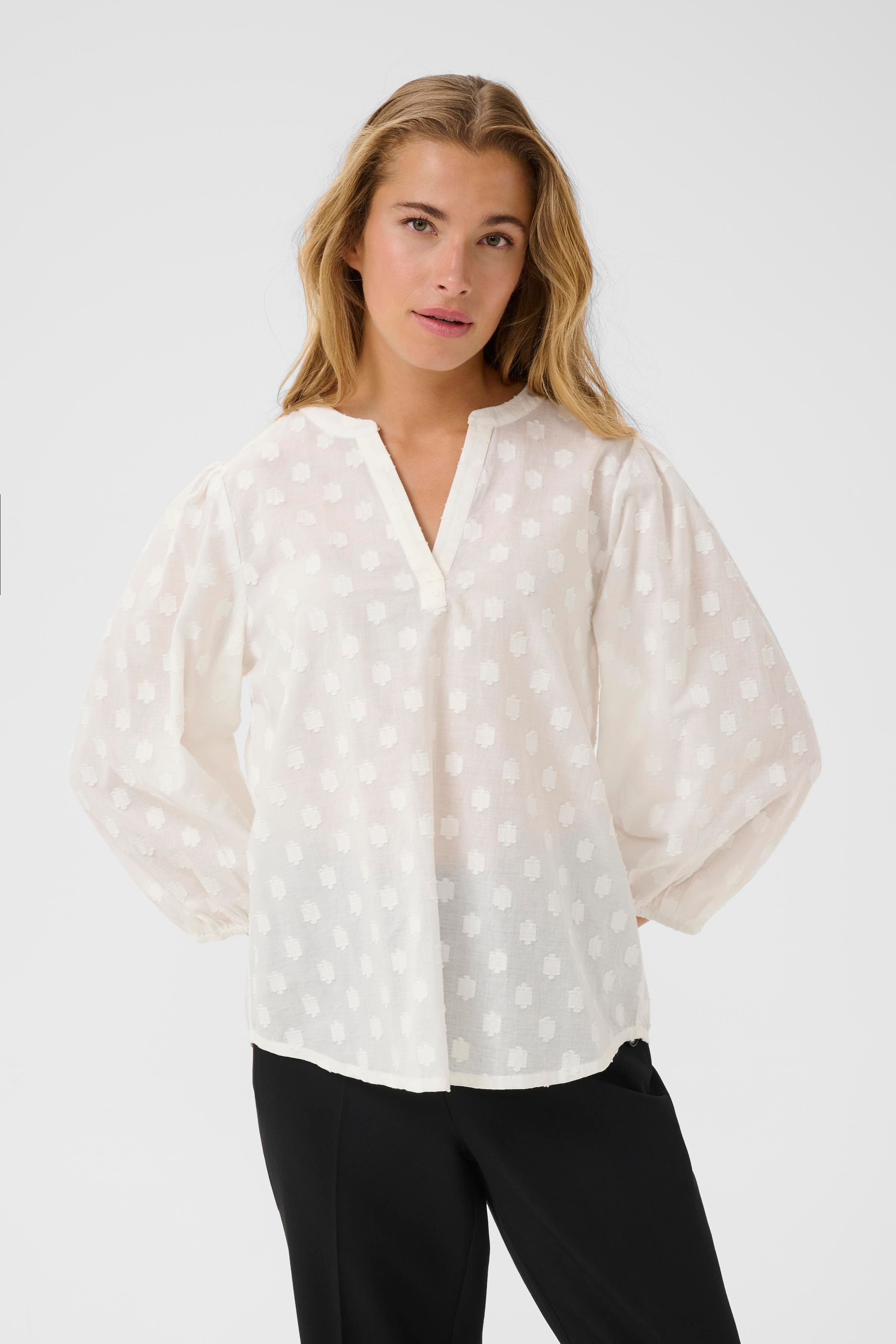 KAenya Bluse LOOKBOOK FRONT 10510755-110602