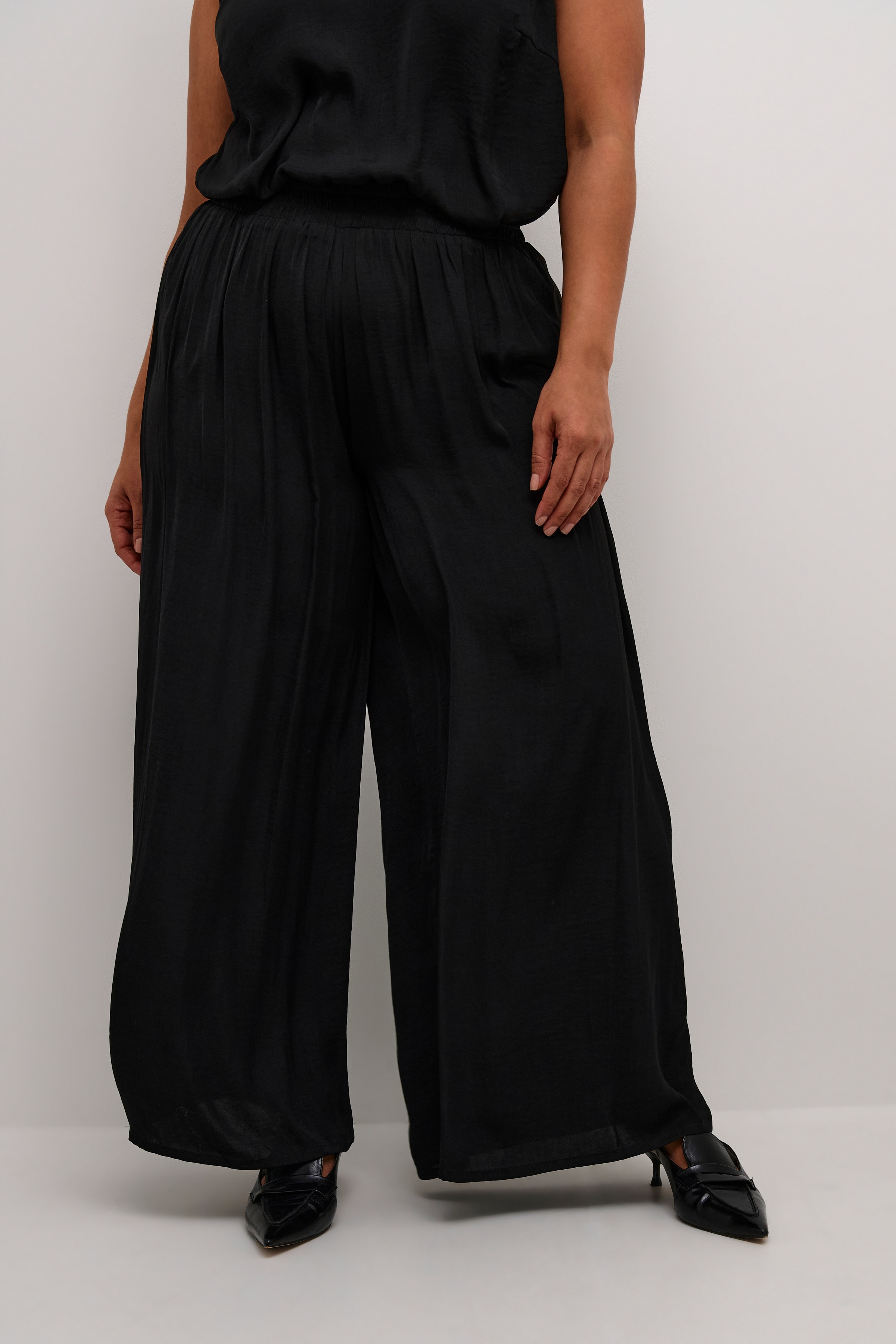 KCamalie Trousers LOOKBOOK FRONT 10582451-100121