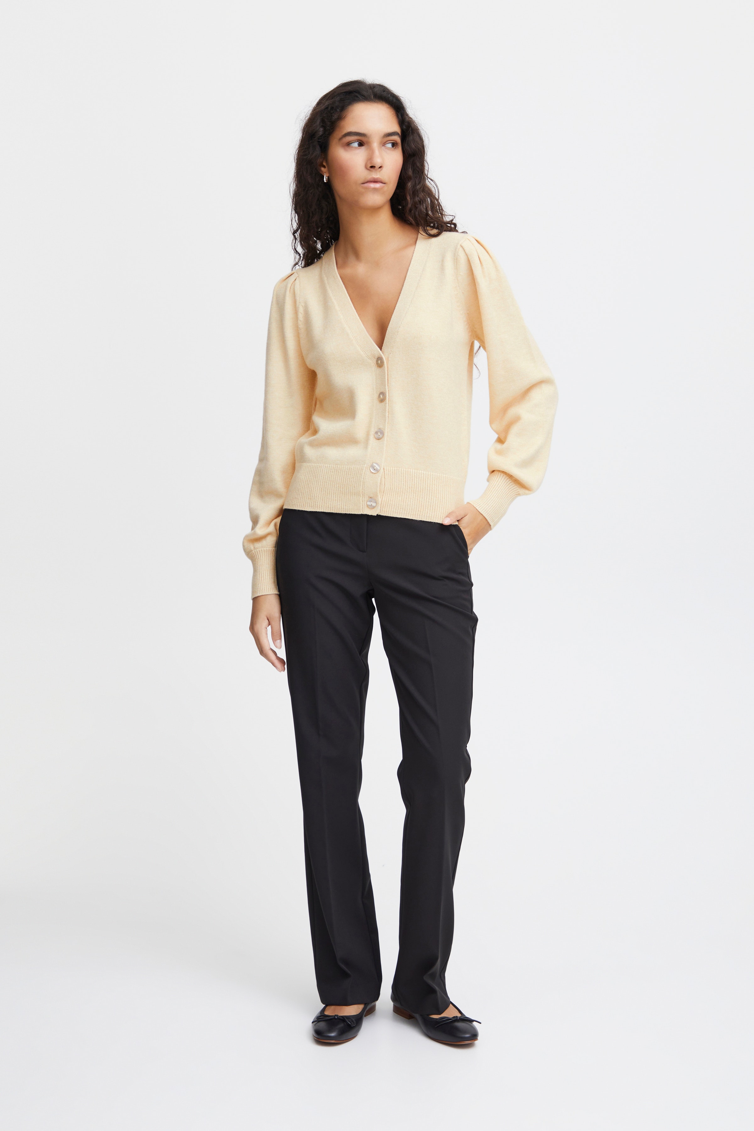 IHSELLA Cardigan LOOKBOOK FRONT 20121304-130907