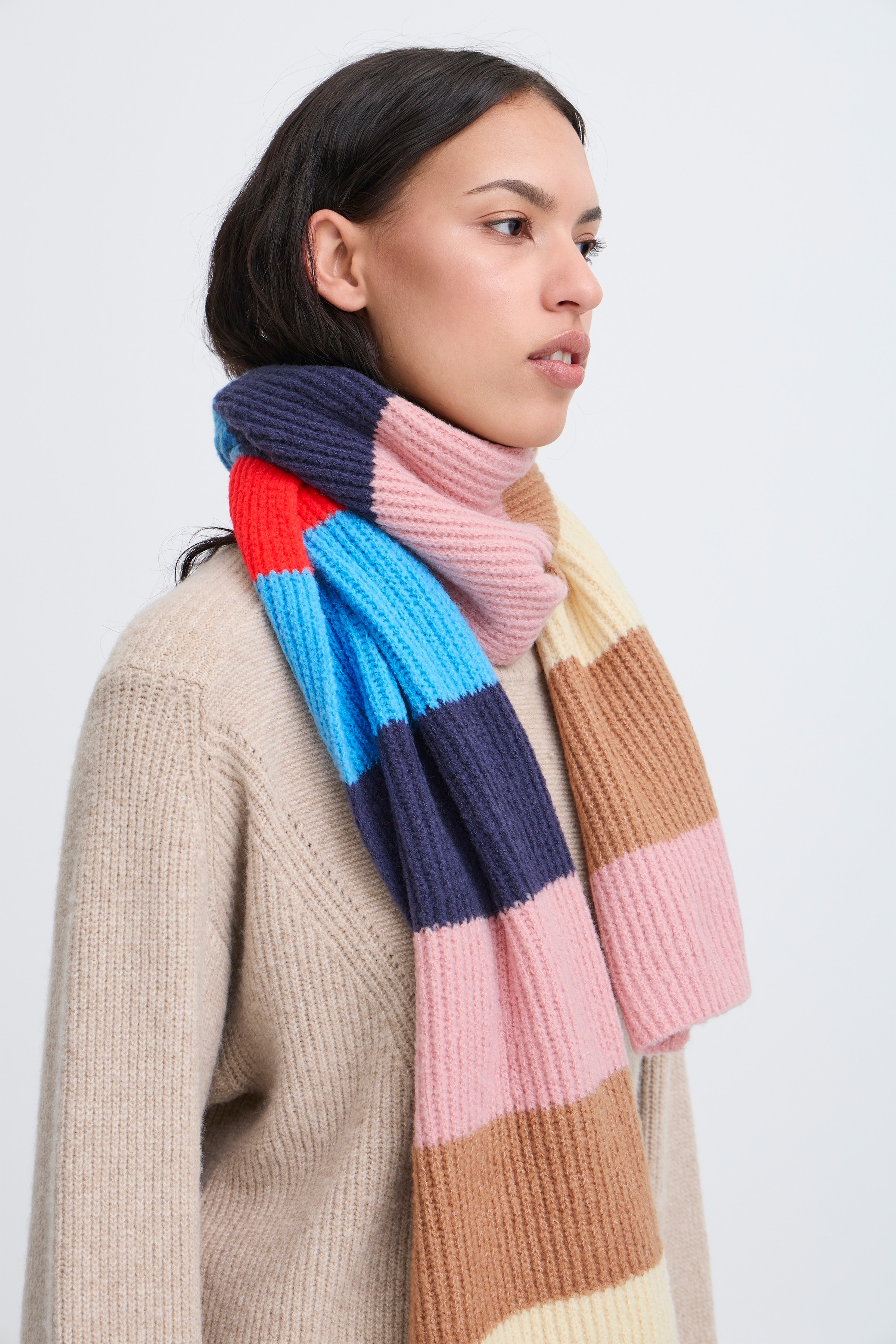 IAMATIKI Scarf LOOKBOOK FRONT 20121702-154225