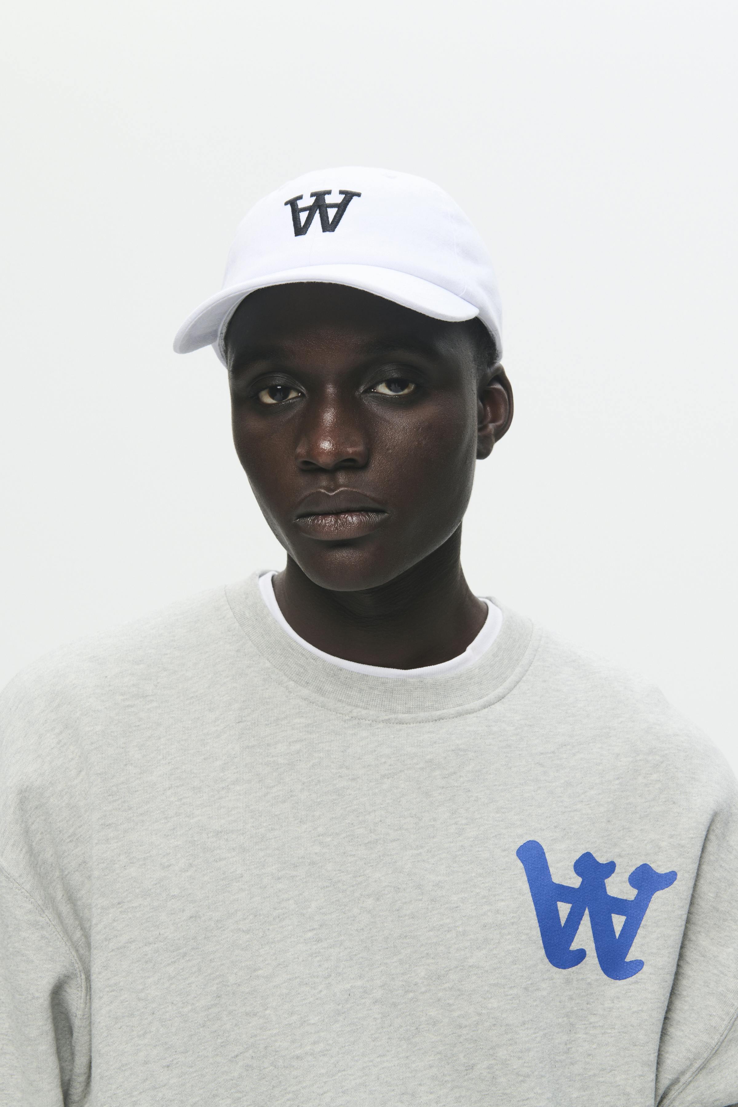 WWEli Cap LOOKBOOK FRONT 30250259-W0002