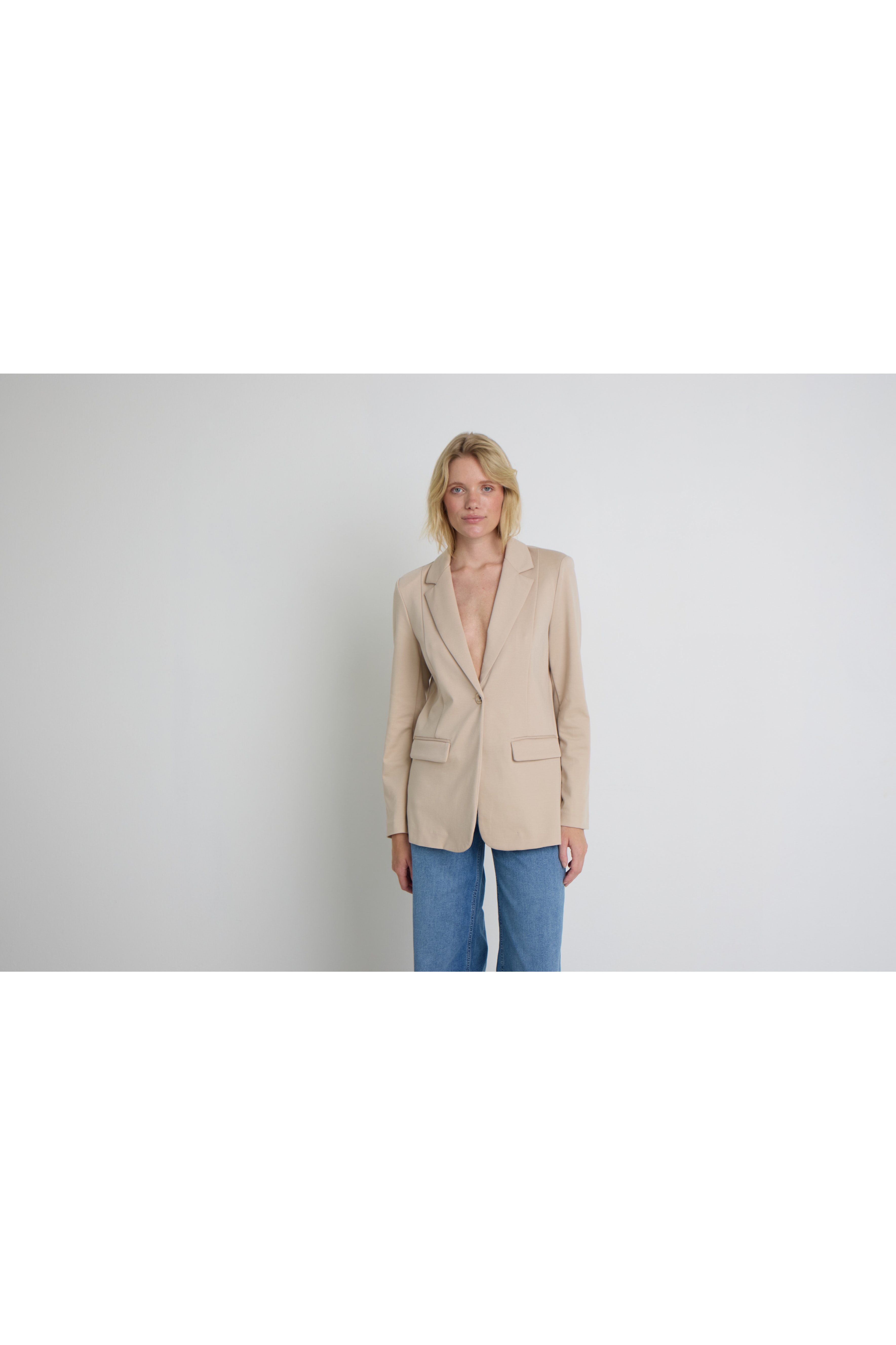 IHKATE LONG Blazer LOCATION NONE 20121368-151308