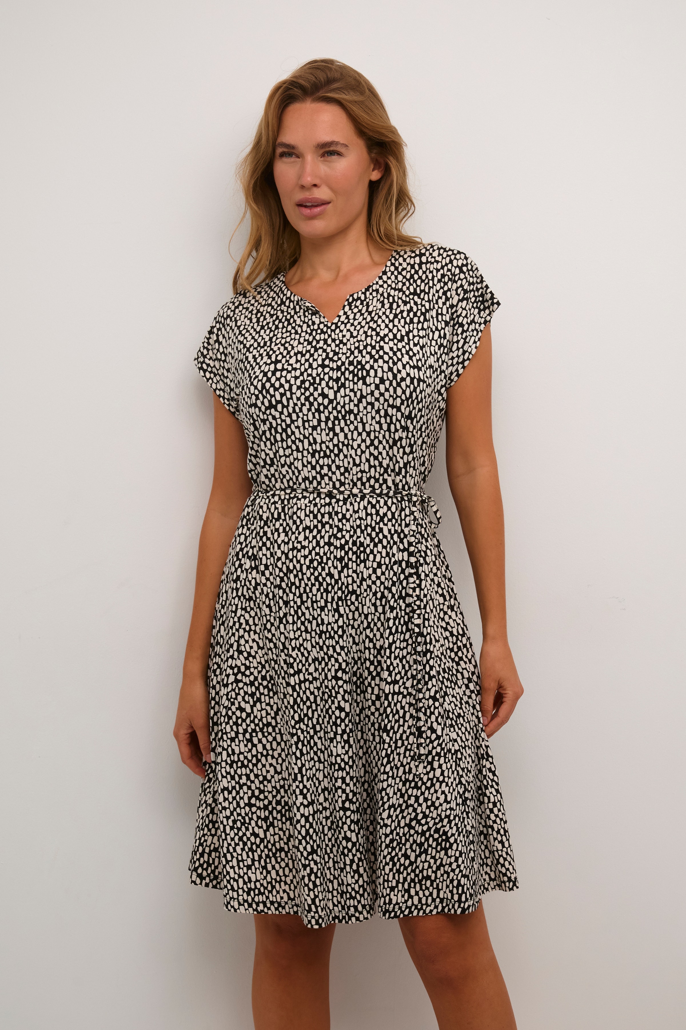 KAbella Kleid LOOKBOOK FRONT 10508466-105633