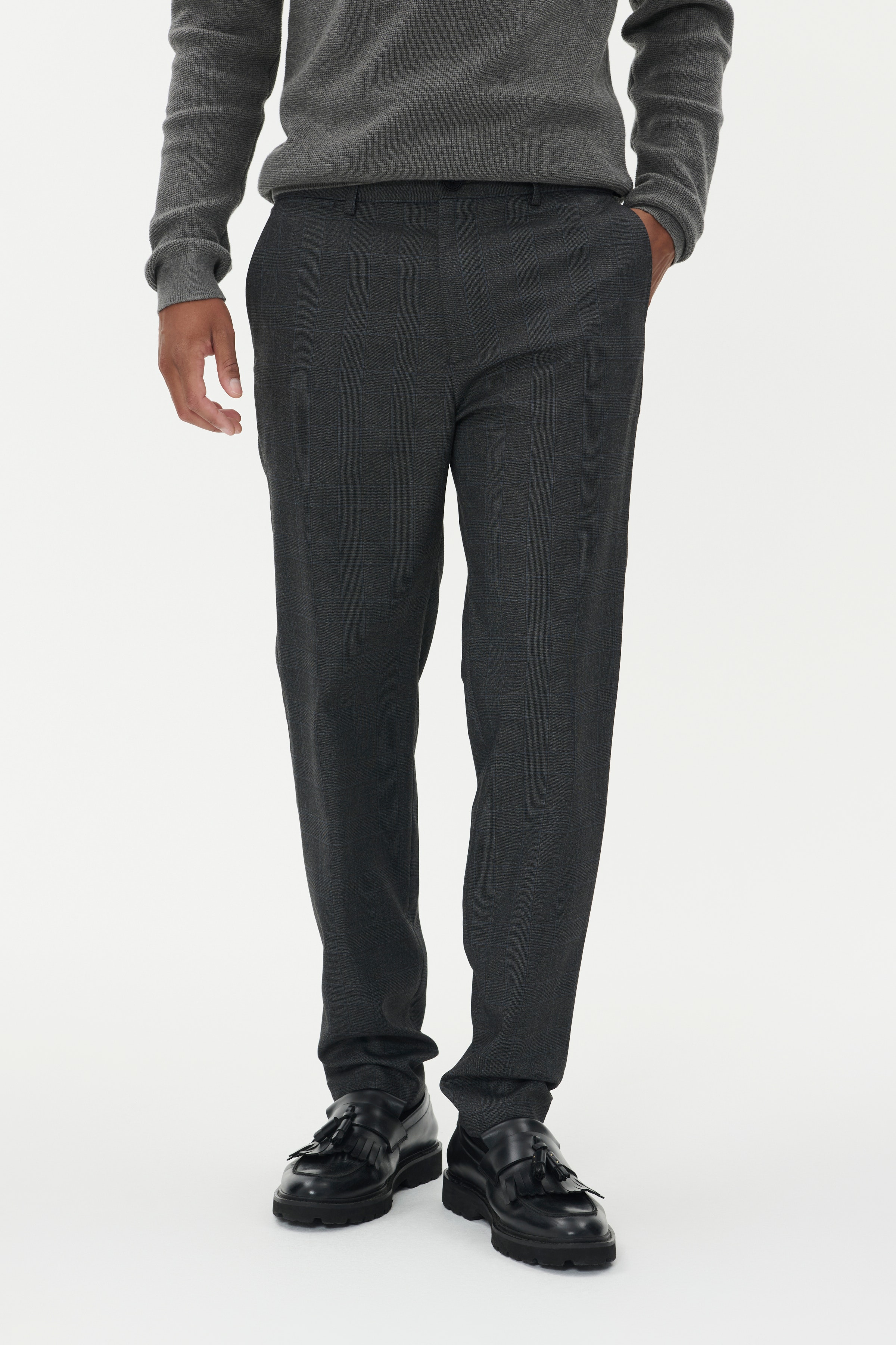 MAliam Bukser LOOKBOOK FRONT 30208715-194011