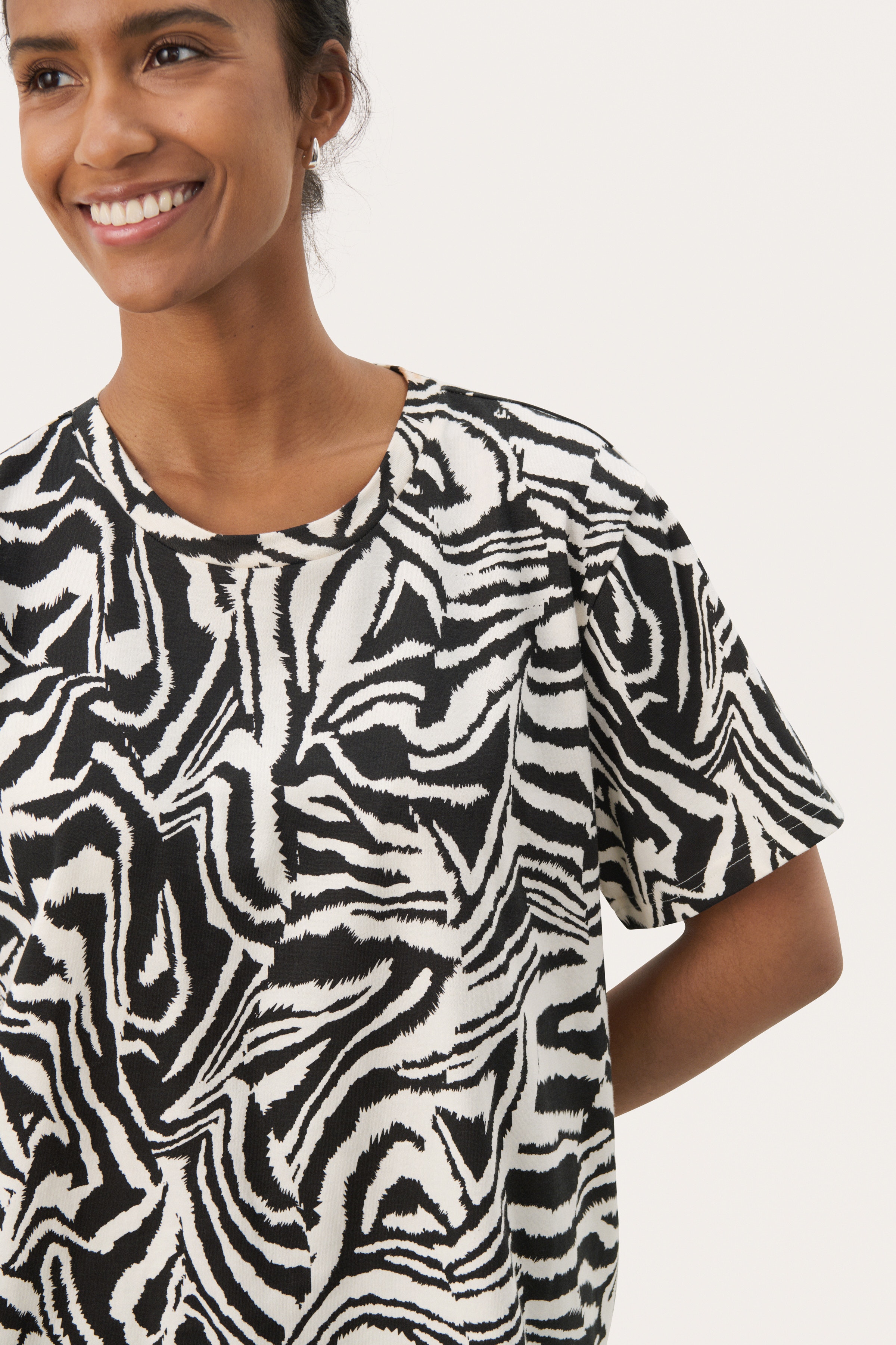NahidPW T-shirt LOOKBOOK DETAIL 30309873-303965