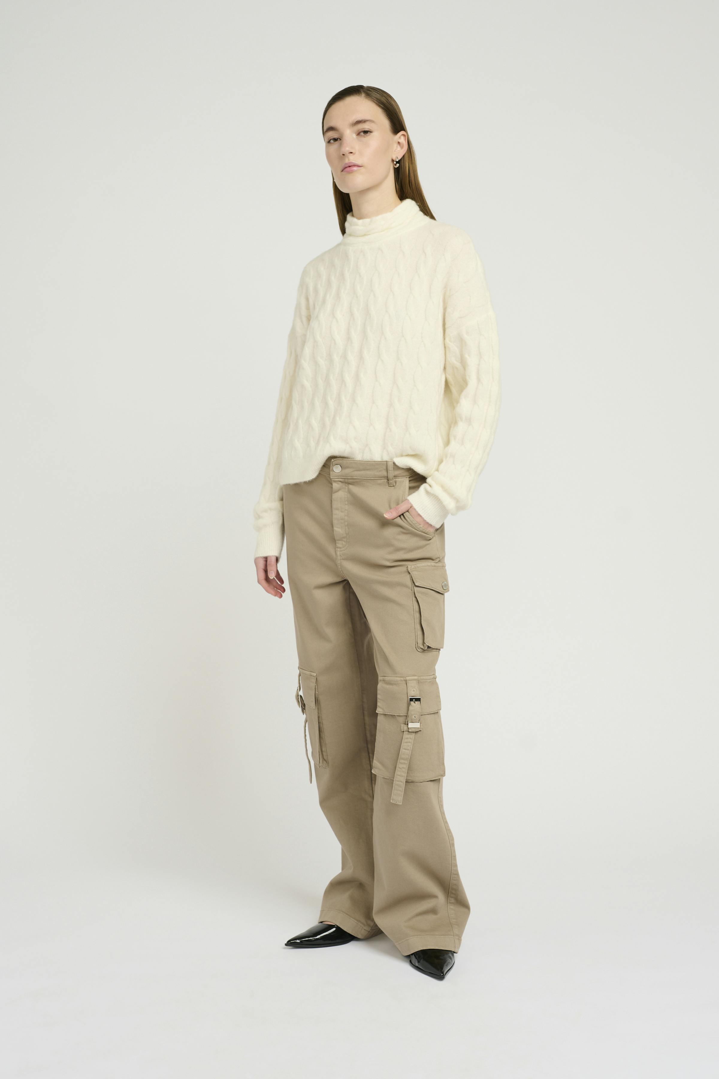 MirzaGZ Trousers LOOKBOOK FRONT 10908720-171310