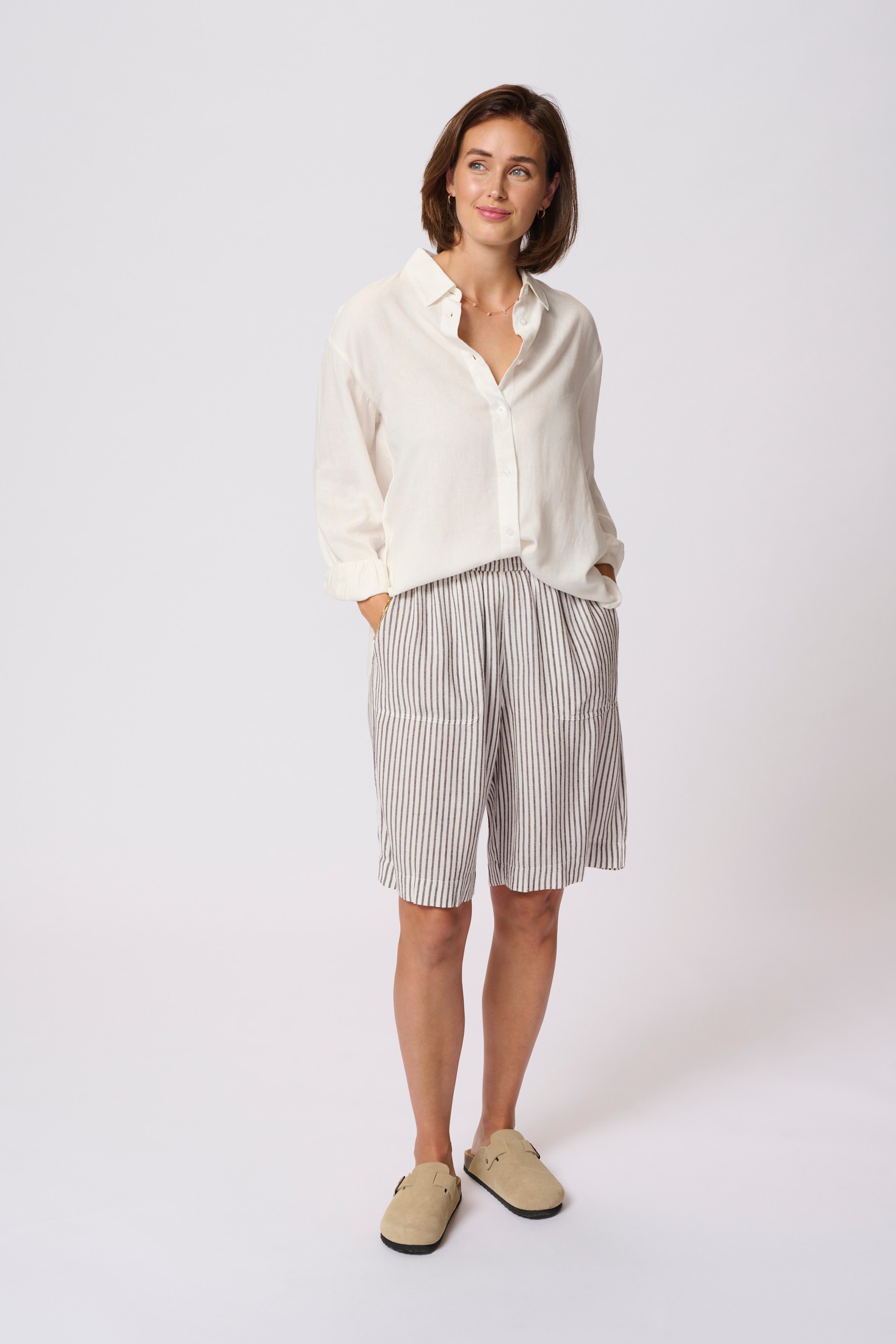 KAmilia Lin Shorts LOOKBOOK FRONT 10509668-107749