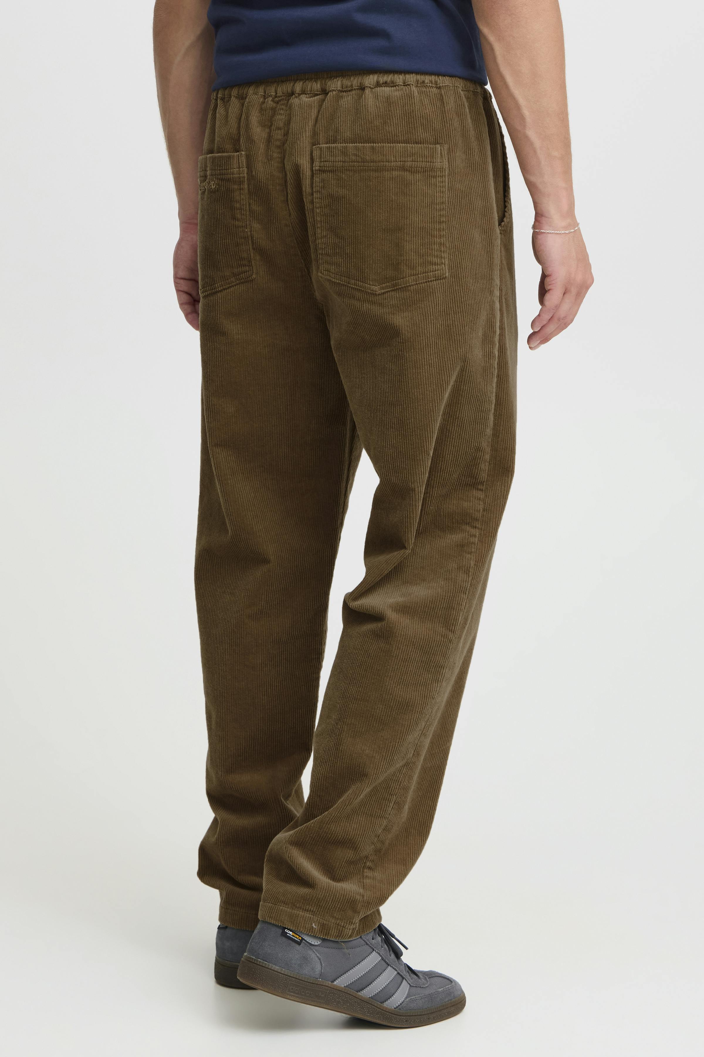 JCMDARIO Hose LOOKBOOK BACK 22800662-181022