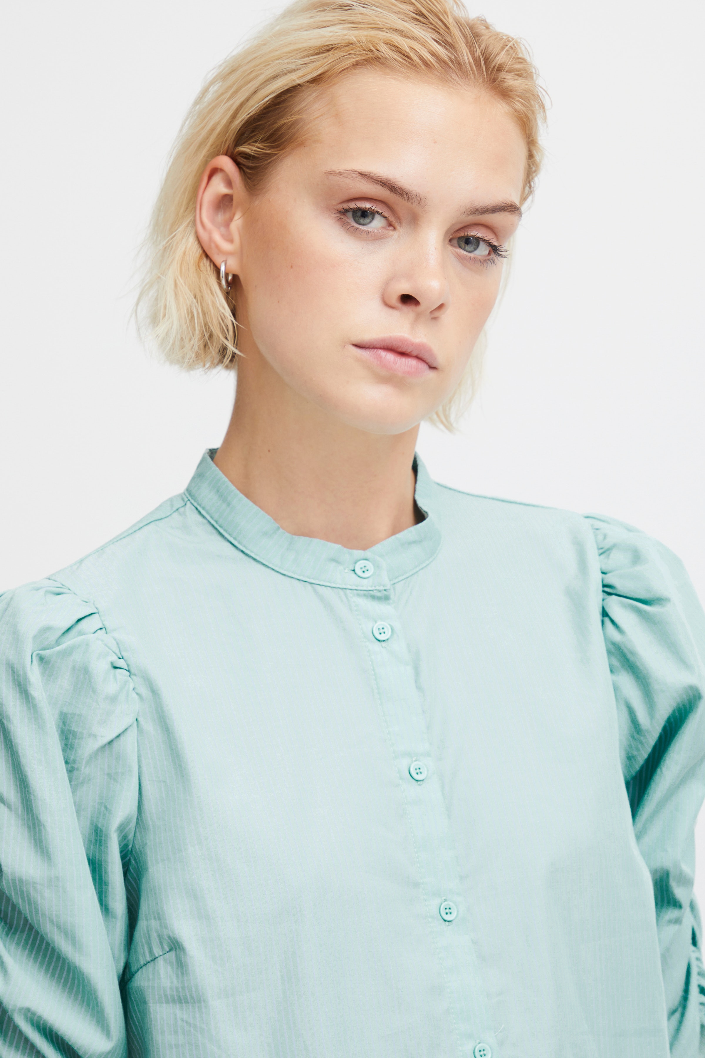 Kortermet bluse LOOKBOOK DETAIL 20121475-203302