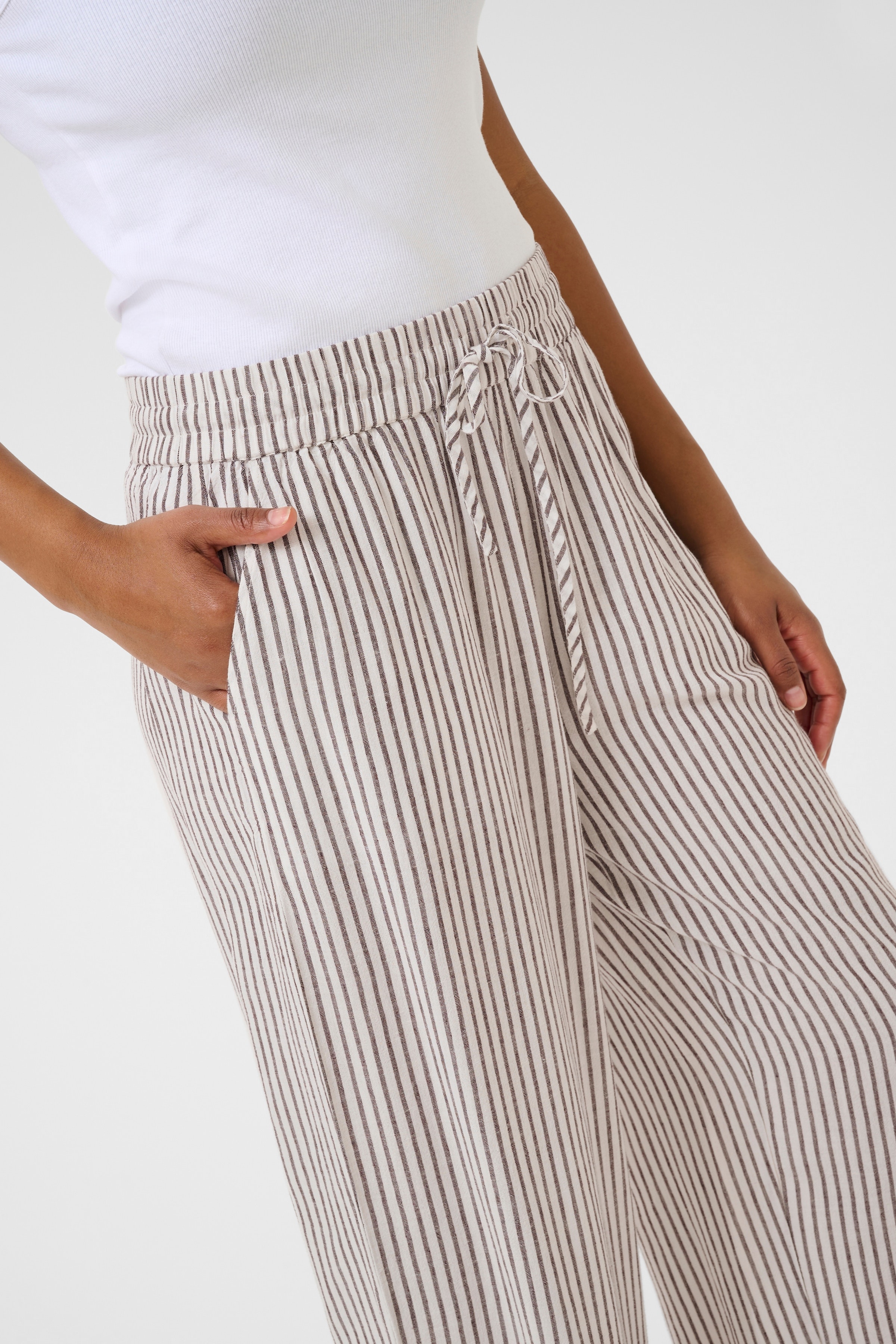 KAmilia Lin Bukser LOOKBOOK DETAIL 10509666-107749