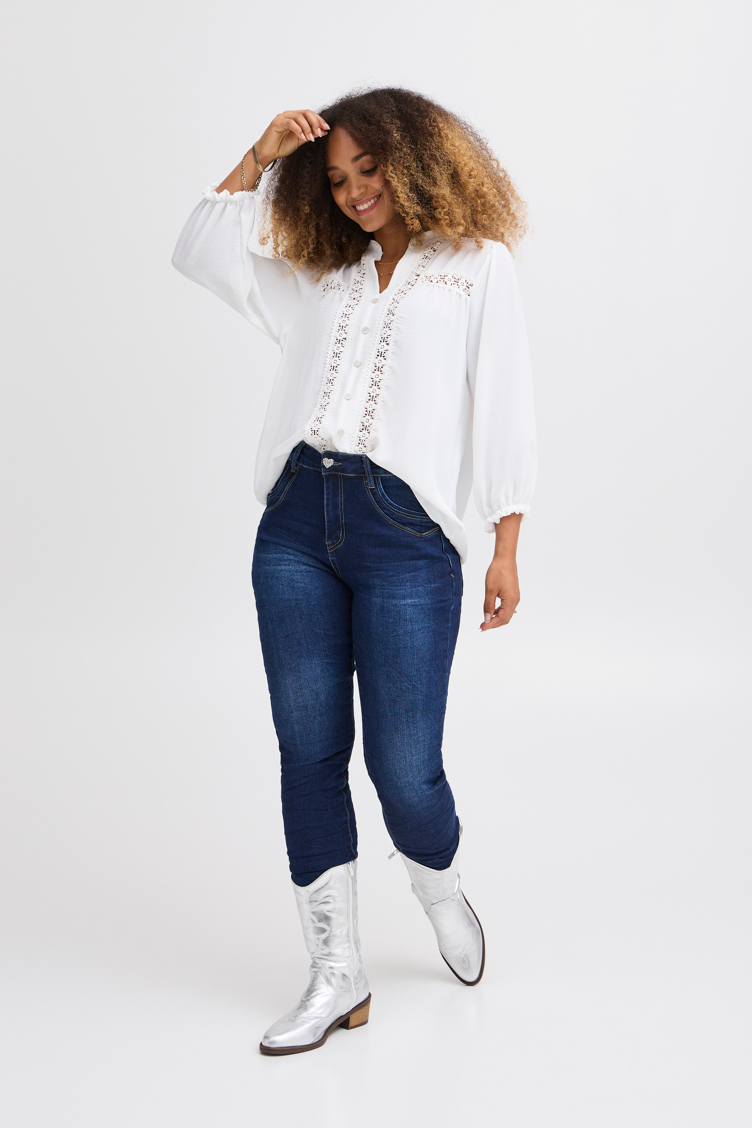 SBGENIA Bluse LOOKBOOK FRONT 22100867-110105