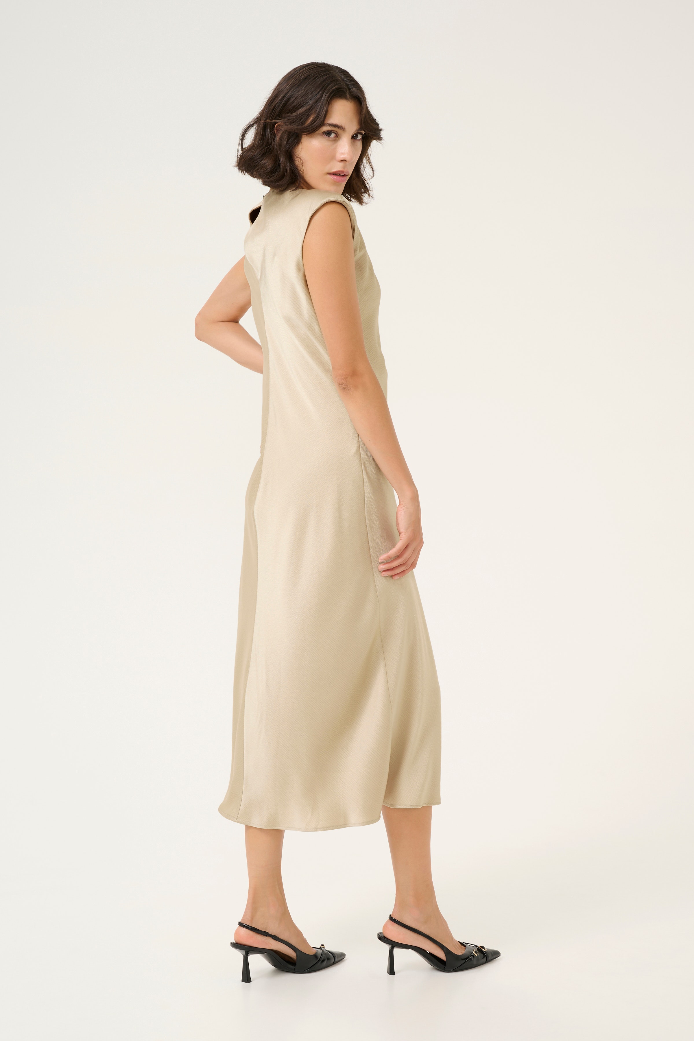 KApristina Kjole LOOKBOOK BACK 10509763-151305