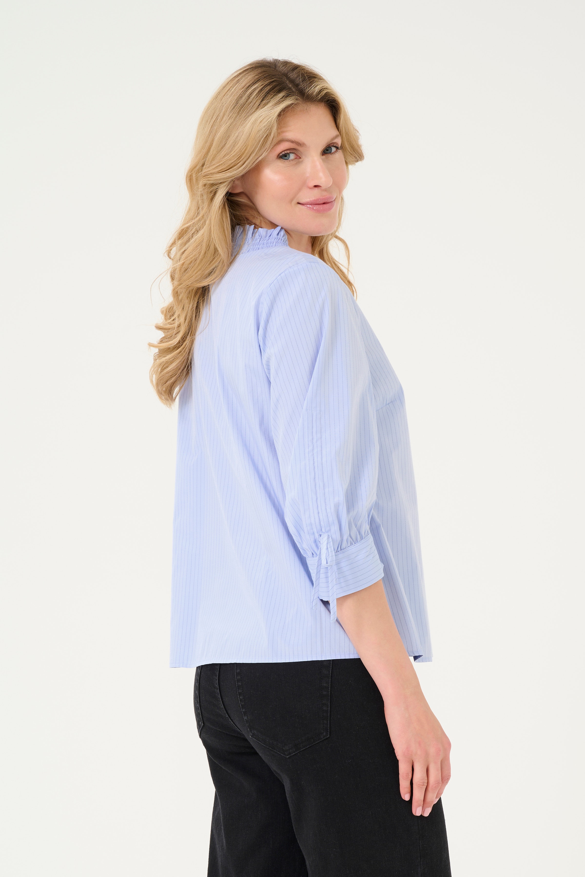 KAtara Bluse LOOKBOOK BACK 10552367-107267