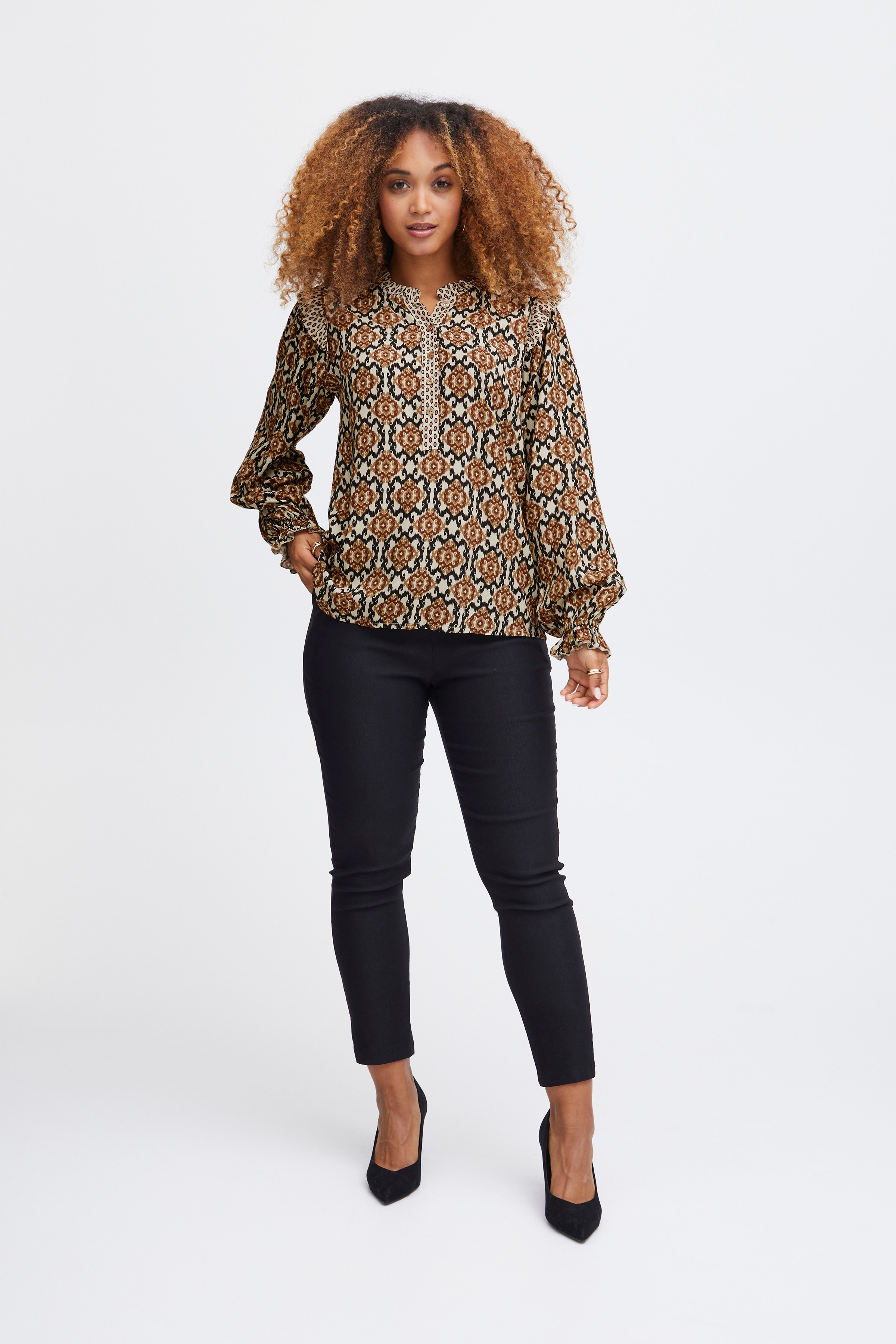 SBALORA Bluse LOOKBOOK FRONT 22100434-140002
