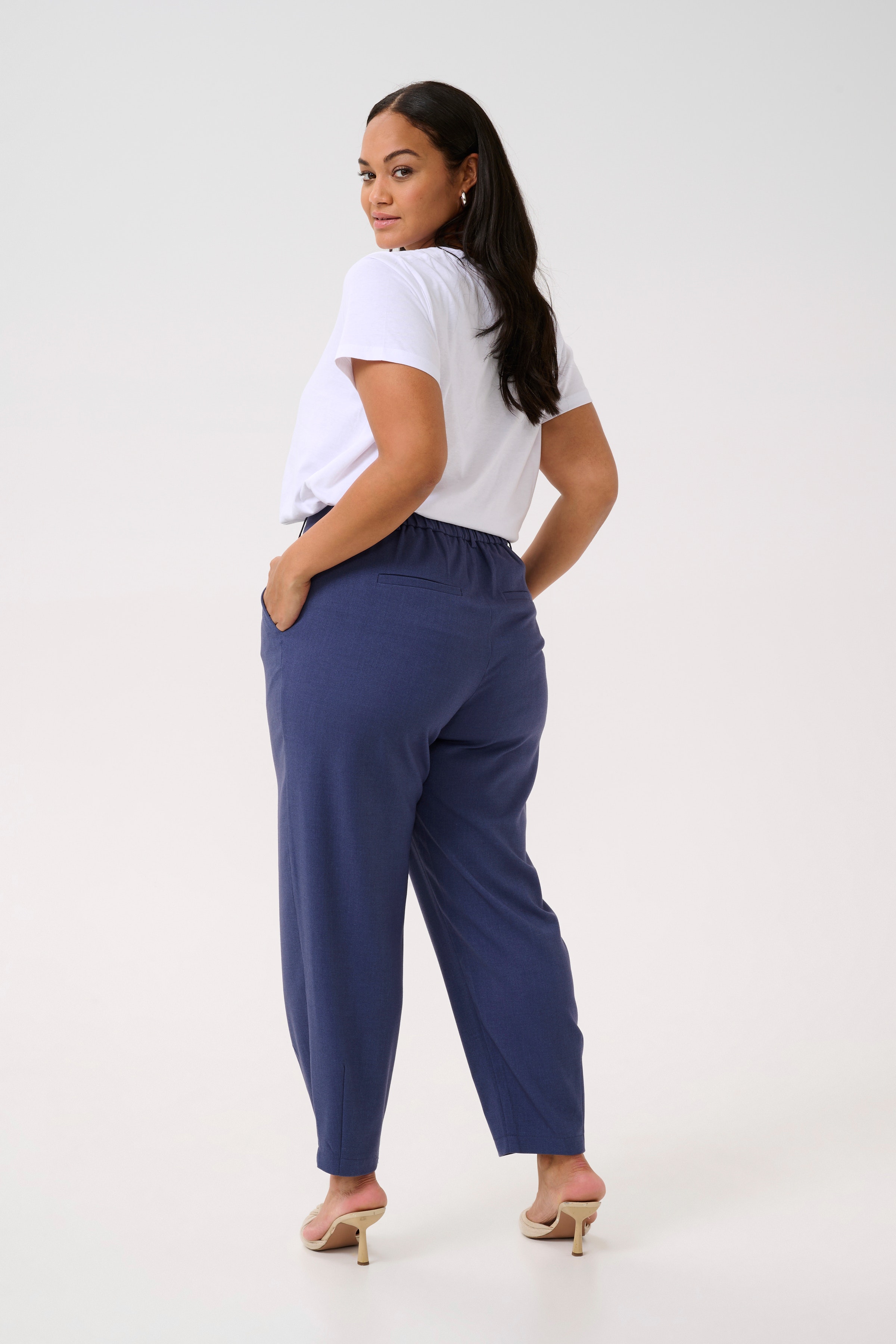 KCmerla Hose LOOKBOOK BACK 10582231-1939281