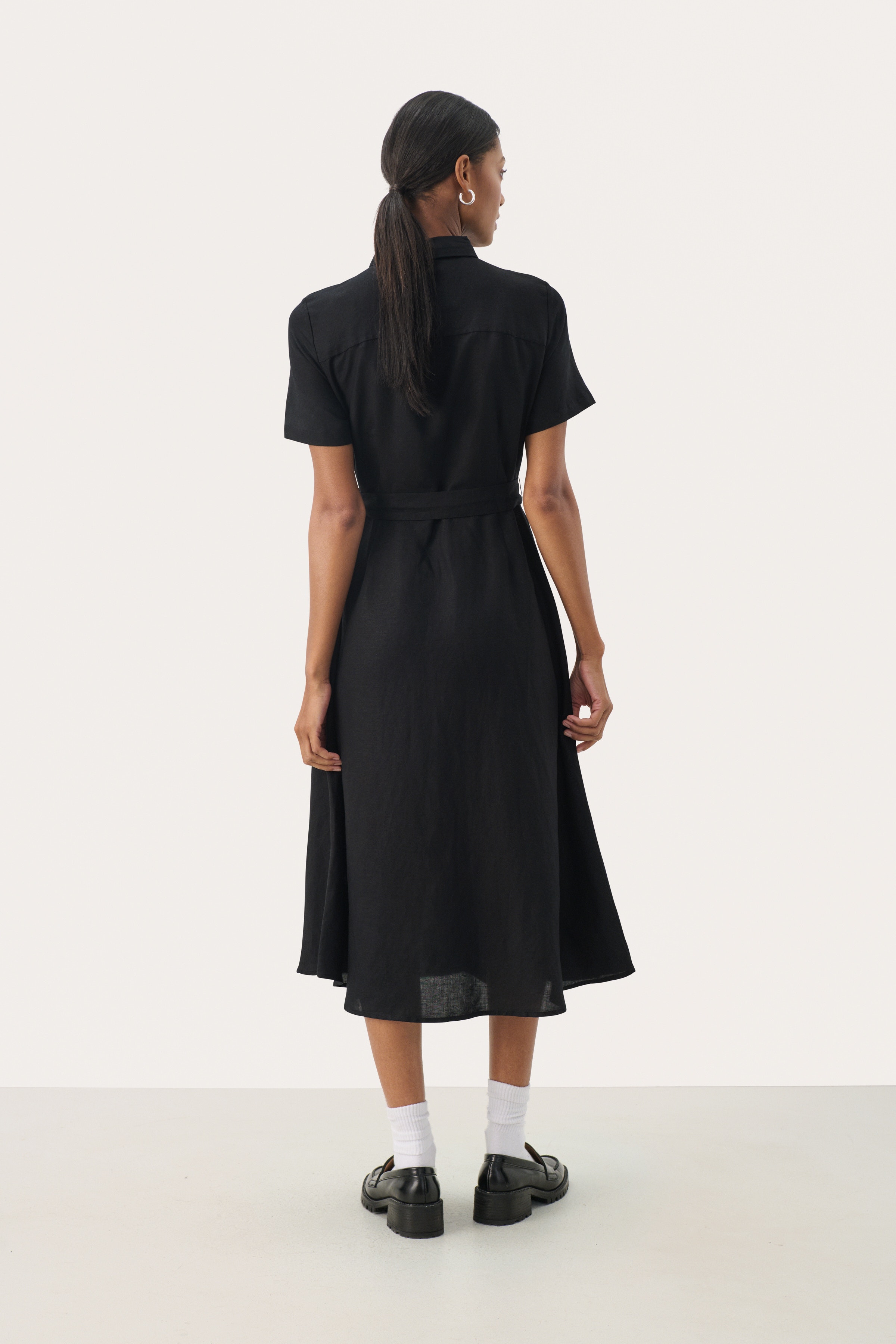 EflinPW Kjole LOOKBOOK BACK 30309577-194008