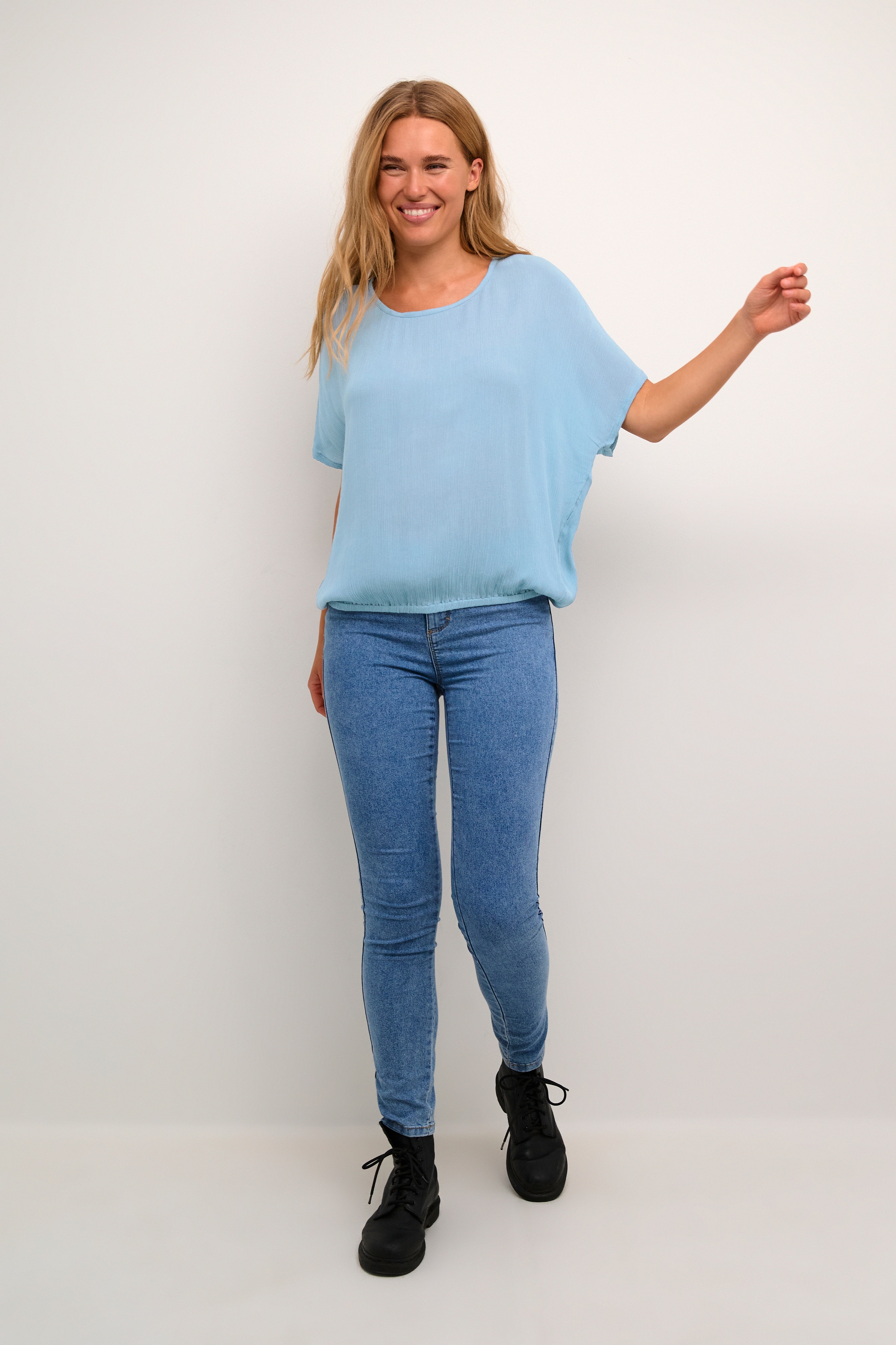 KAamber Bluse LOOKBOOK FRONT 10500781-174021
