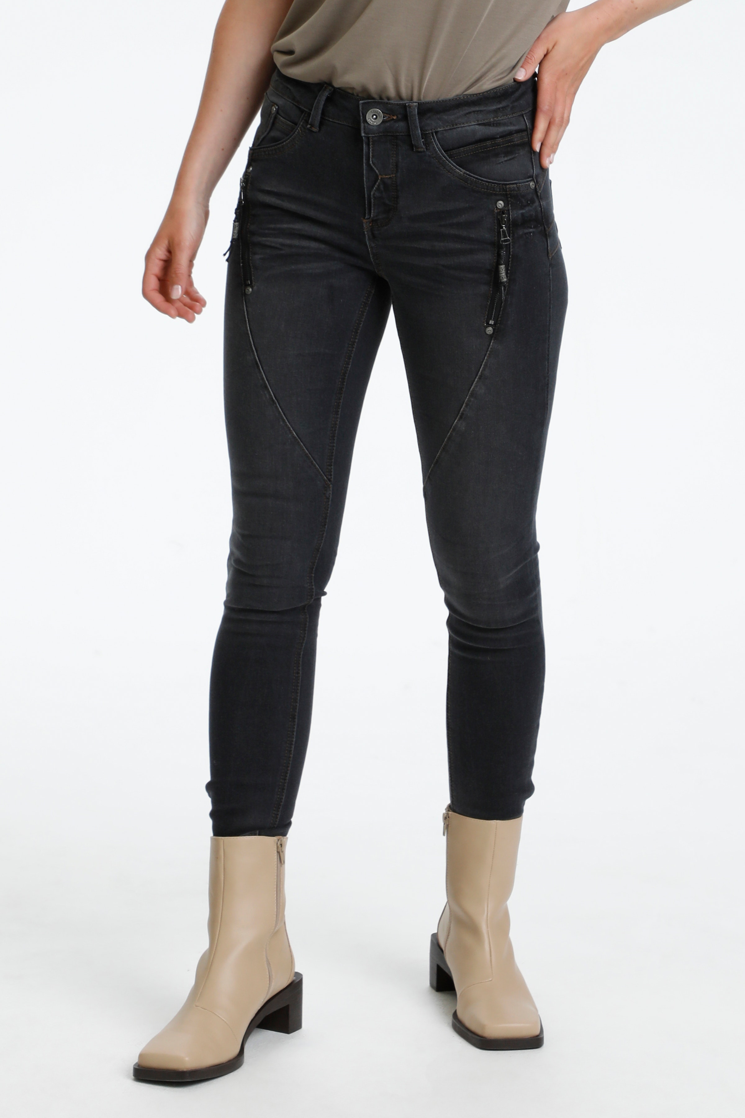 Bibiana Jeans LOOKBOOK FRONT 10602175-100922