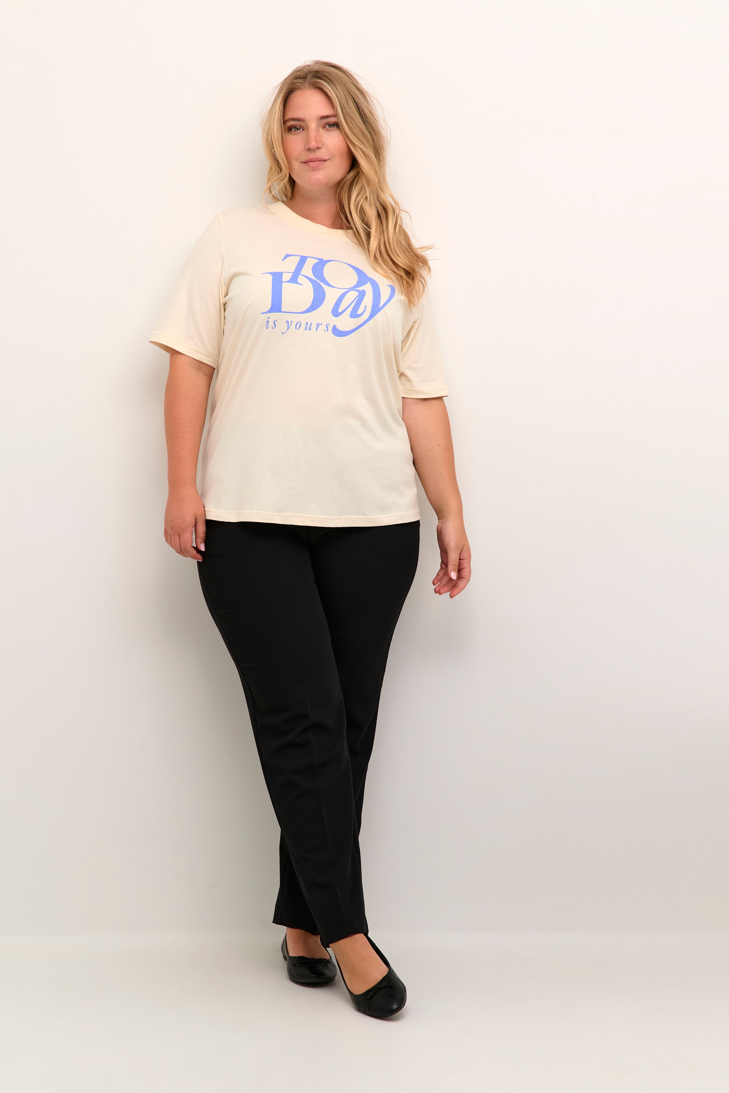 KCjuly T-shirt LOOKBOOK FRONT 10582195-125202