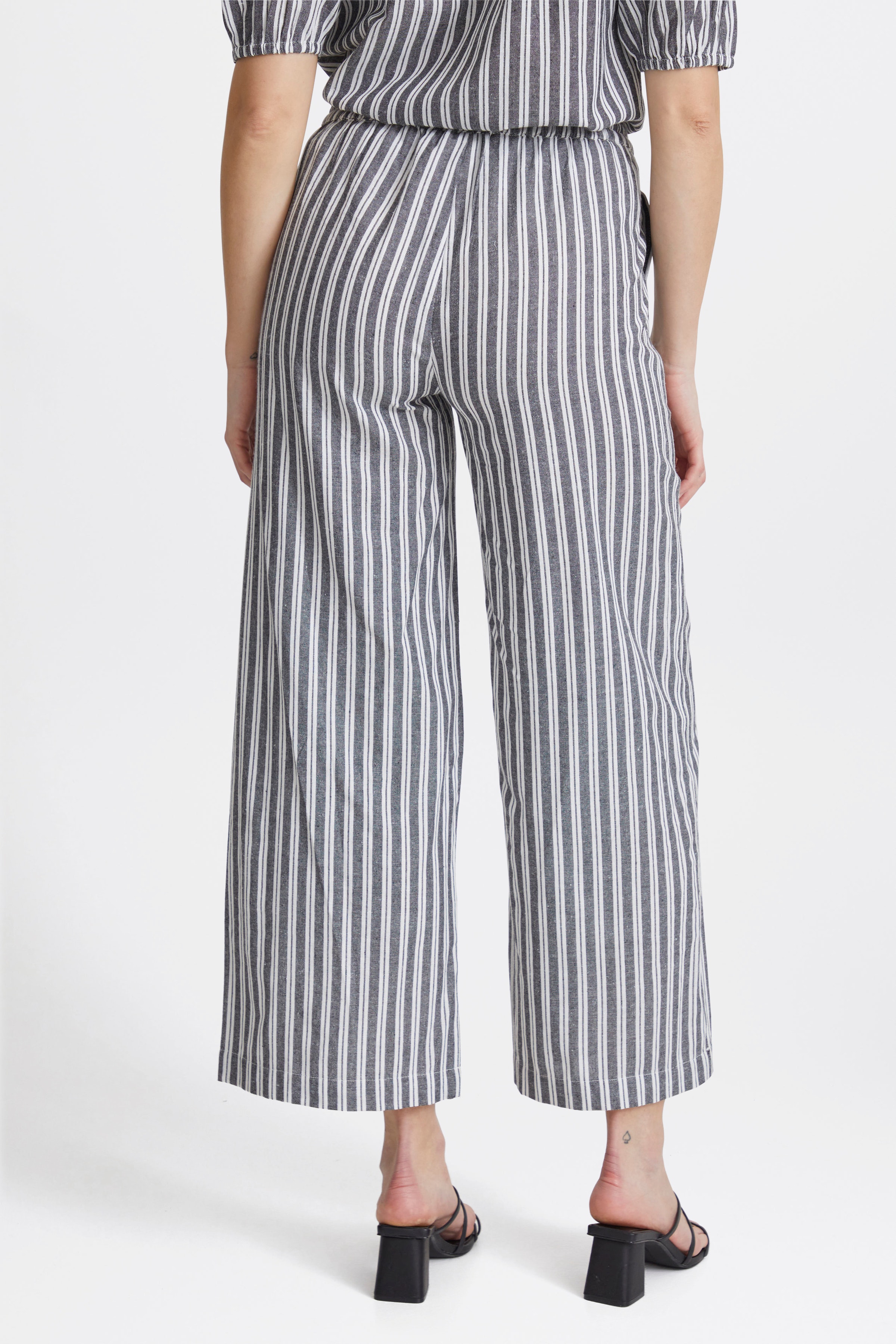 FXBONNIE Trousers LOOKBOOK BACK 20615306-200115