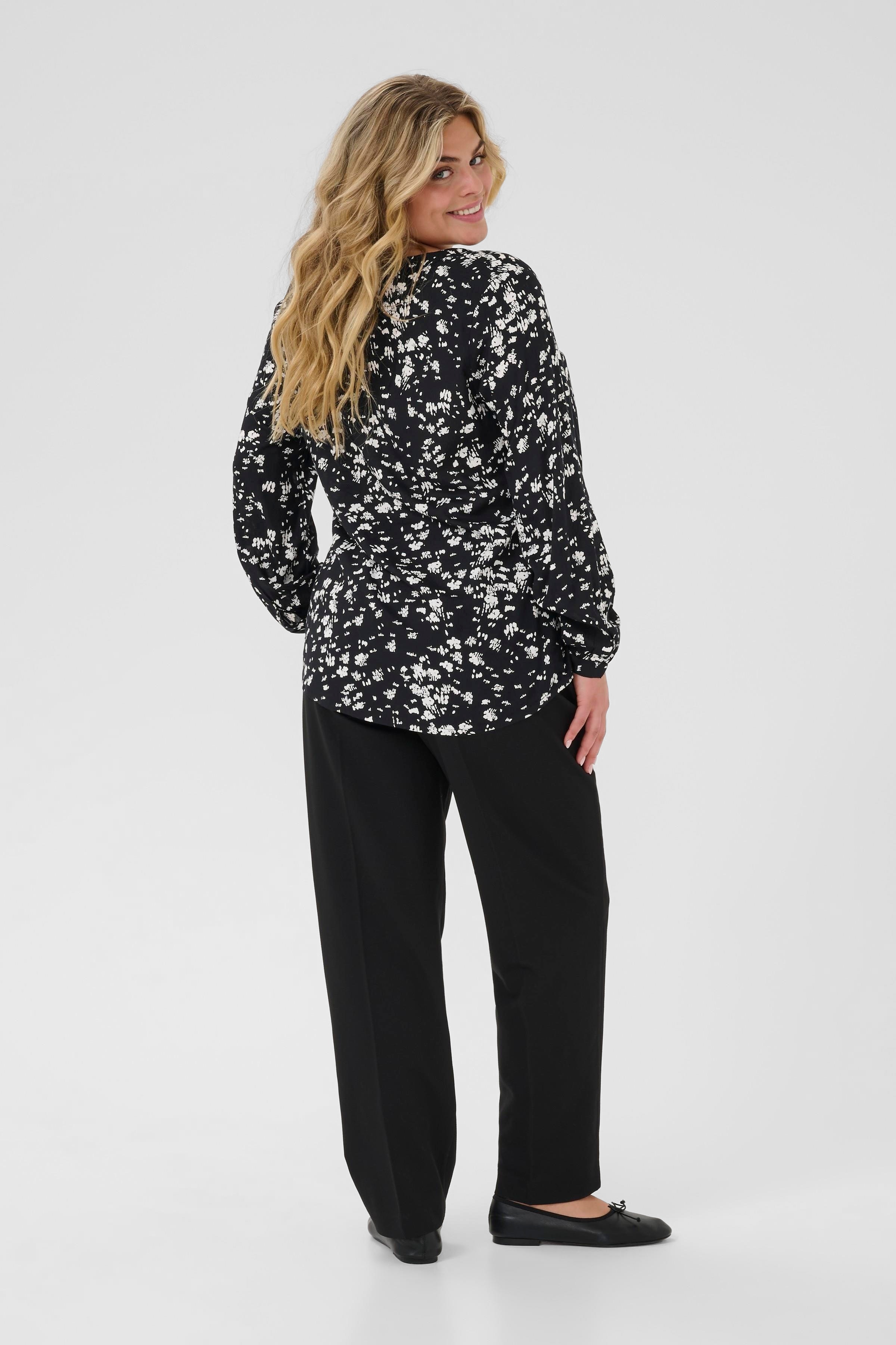 KCbella Blouse LOOKBOOK BACK 10582486-107908