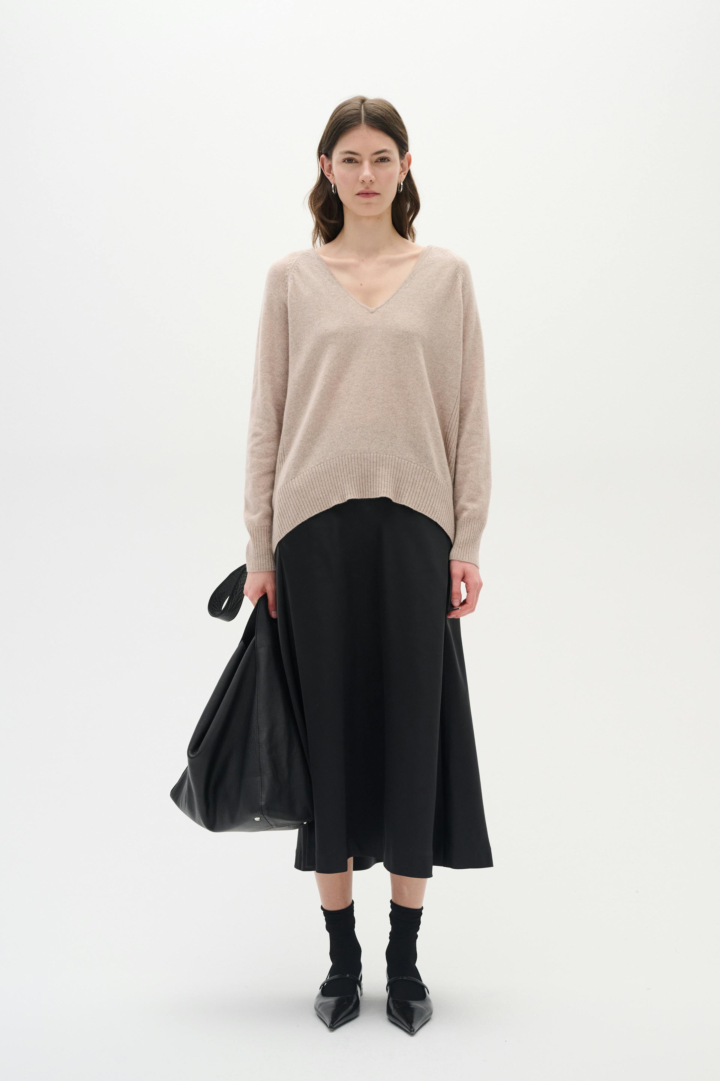 Lukka V-neck Cashmere Pullover LOOKBOOK FRONT 30104240-10110